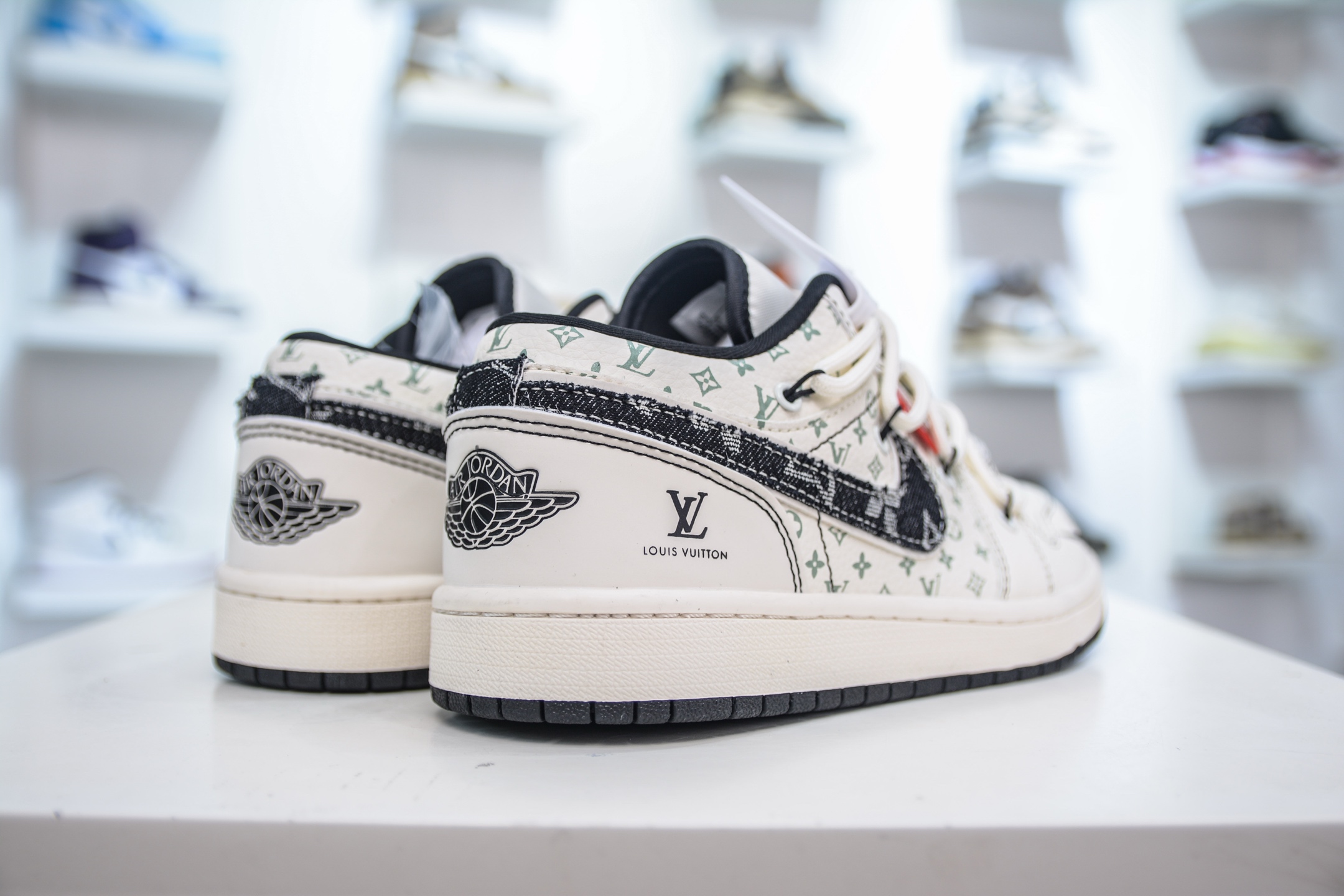 Air Jordan 1 Retro Low x Louis Vuitton White Black Custom Sneakers 7 i1749751911947 2280 0 5