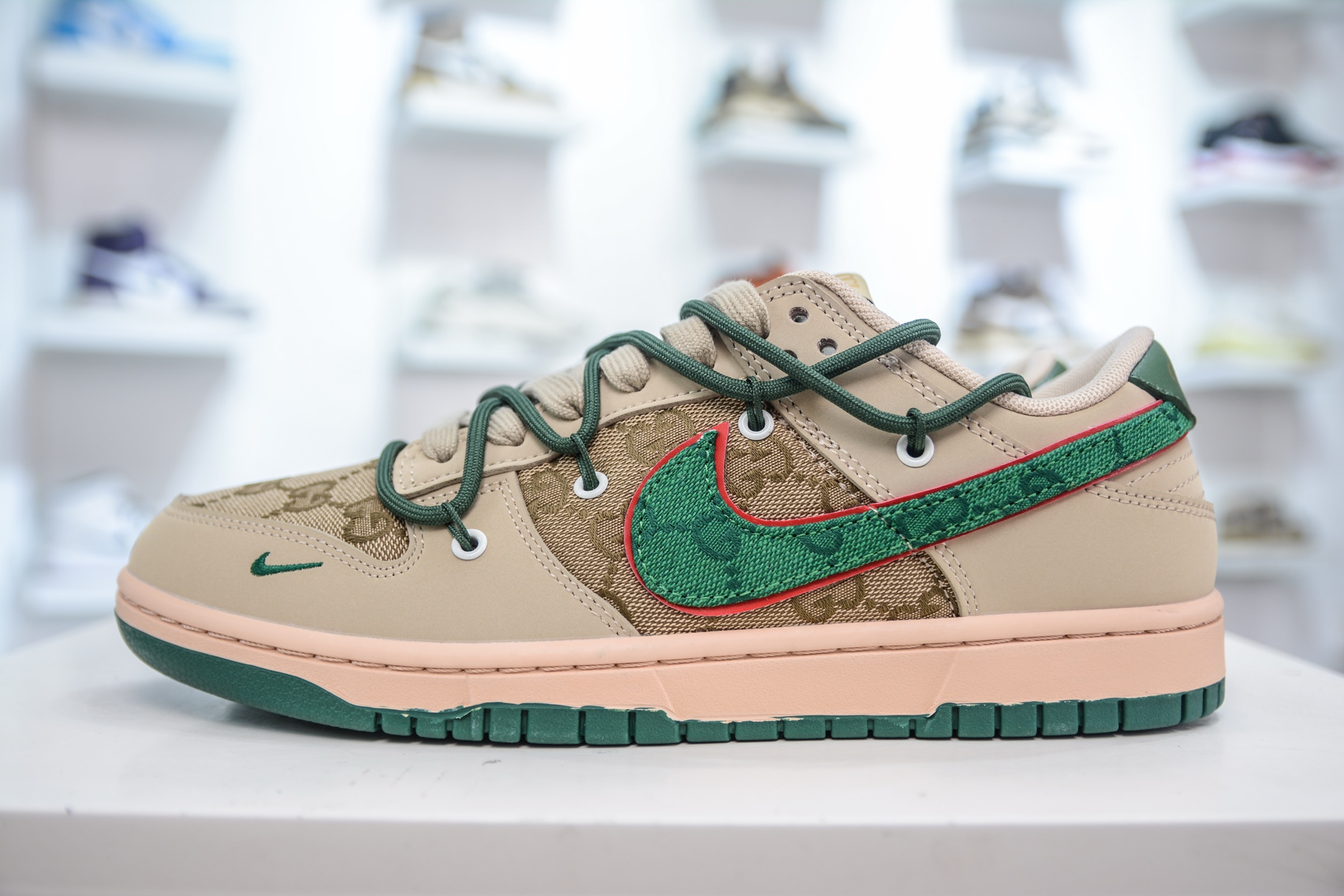 Nike SB Dunk Low x Gucci Collaboration - Brown & Green Designer Sneakers 2 i1749751991662 1917 0 0