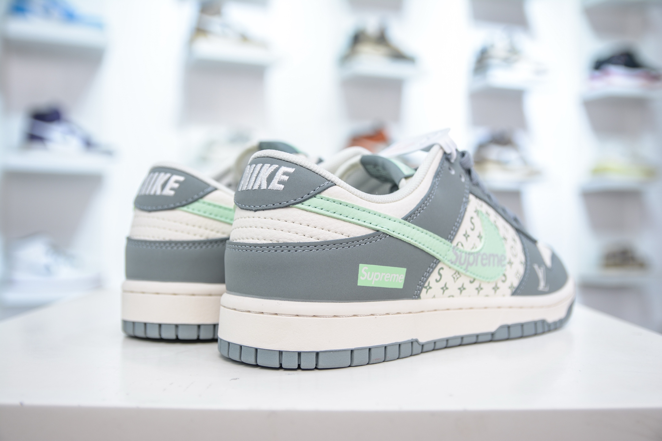 Nike SB Dunk Low x Supreme x Louis Vuitton Collab Grey/White Sneakers 7 i1749752135919 9881 0 5