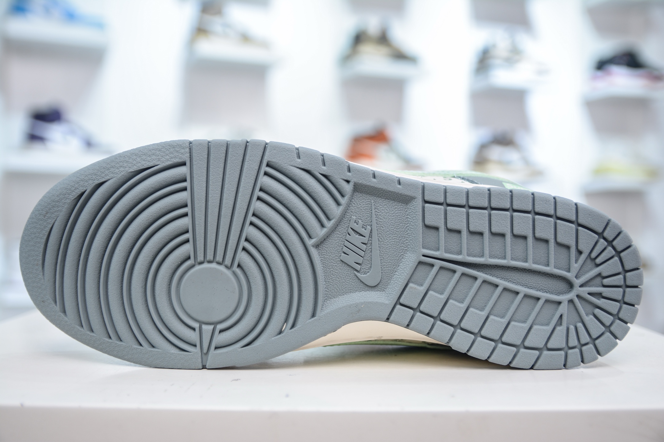 Nike SB Dunk Low x Supreme x Louis Vuitton Collab Grey/White Sneakers 6 i1749752135964 7844 0 4