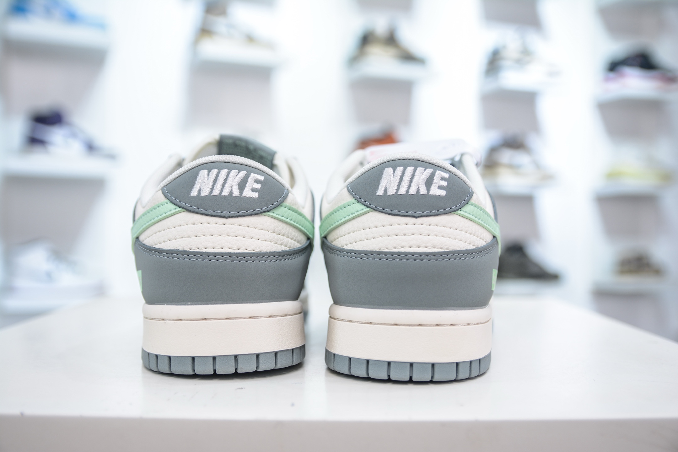 Nike SB Dunk Low x Supreme x Louis Vuitton Collab Grey/White Sneakers 3 i1749752135981 444 0 1