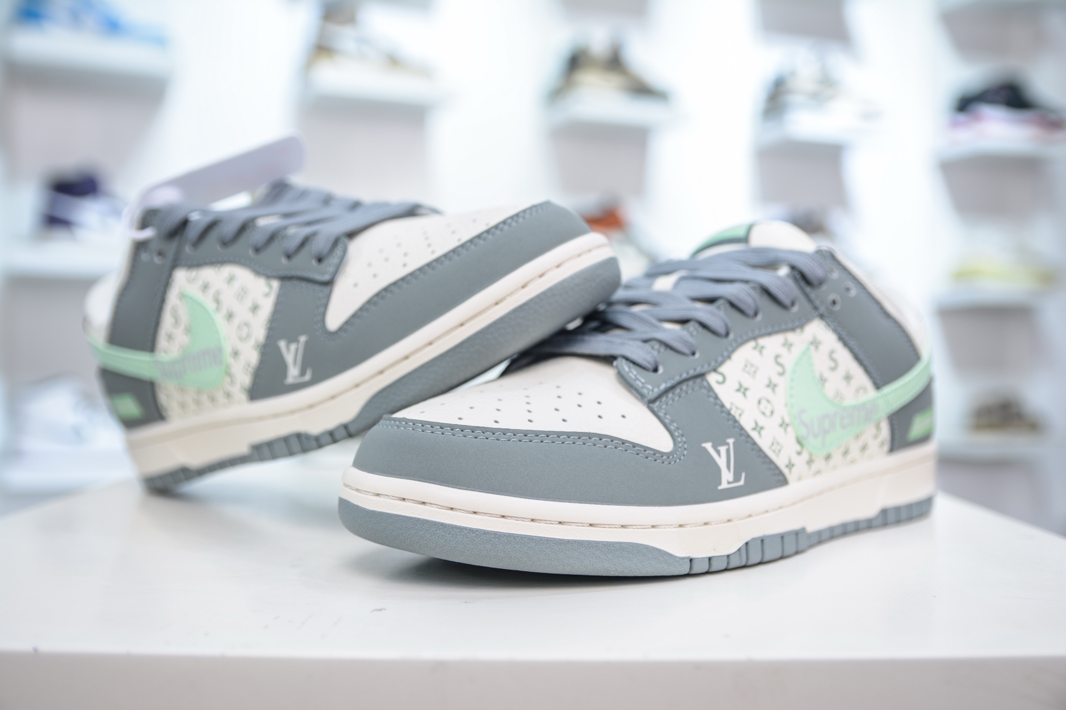 Nike SB Dunk Low x Supreme x Louis Vuitton Collab Grey/White Sneakers 5 i1749752137048 7381 0 3