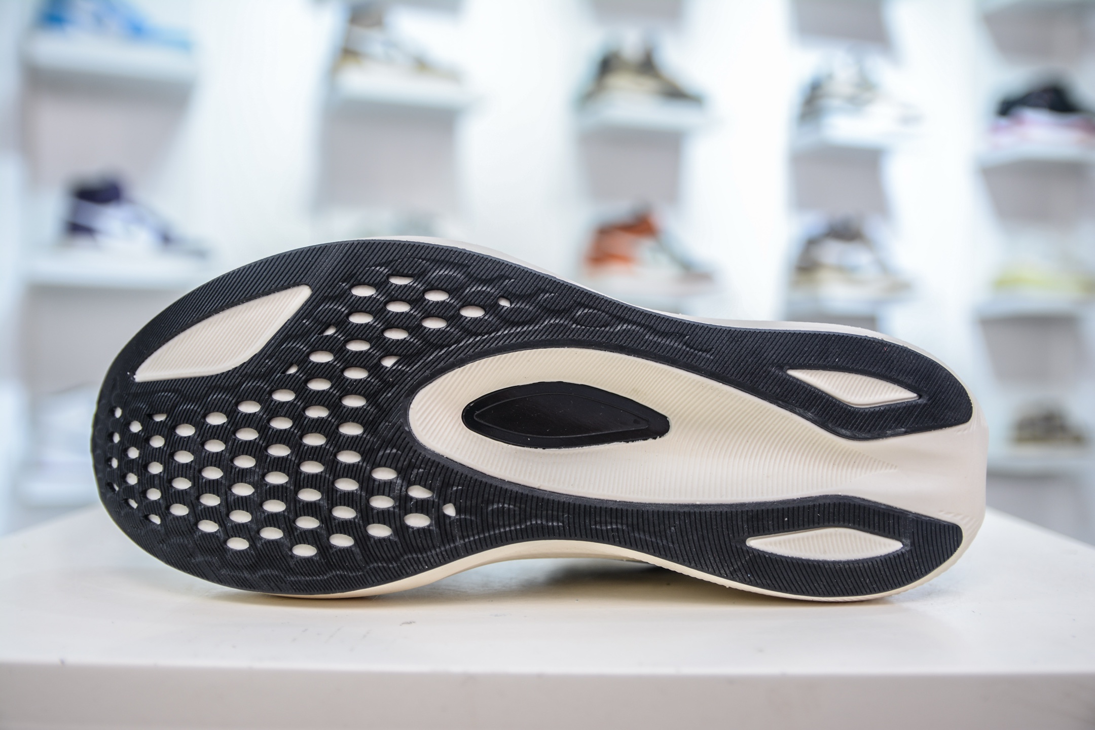 Asics Magic Speed 4: Carbon Plate Racing Shoes for Enhanced Performance 6 i1749753360025 1309 0 4