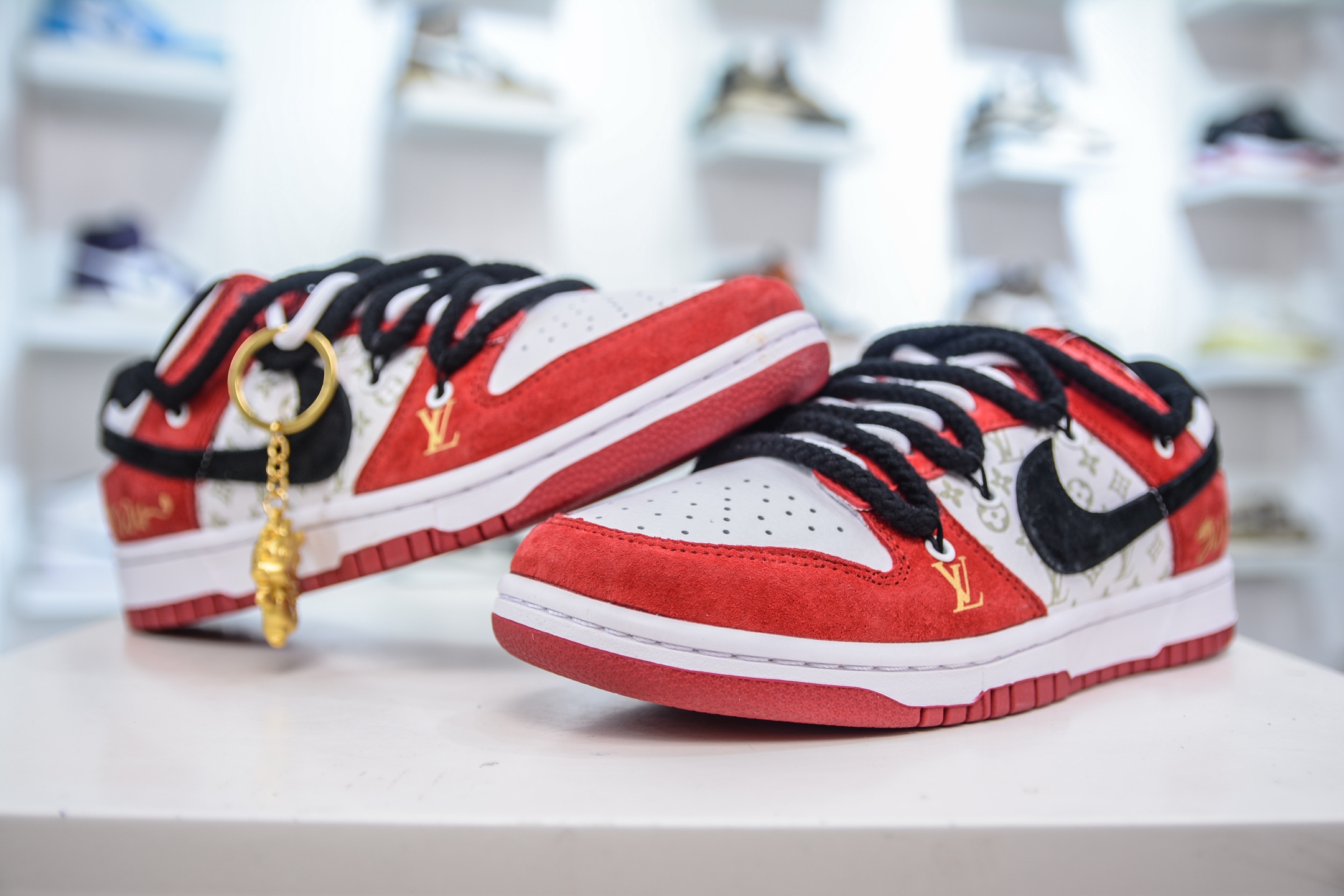 Nike SB Dunk Low x Louis Vuitton Custom Sneakers - Limited Edition 5 i1749754102951 5568 0 3