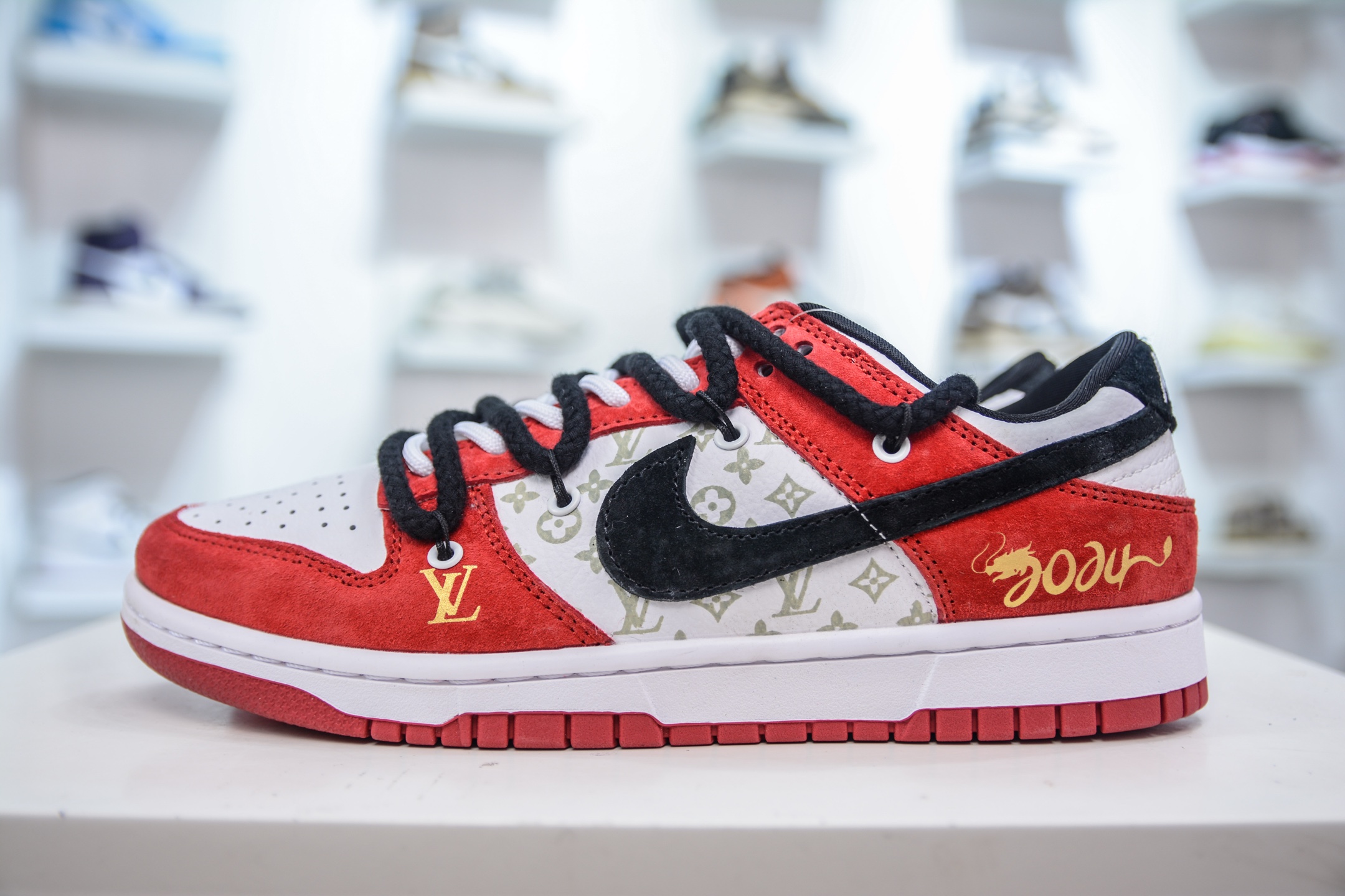 Nike SB Dunk Low x Louis Vuitton Custom Sneakers - Limited Edition 2 i1749754103050 4347 0 0