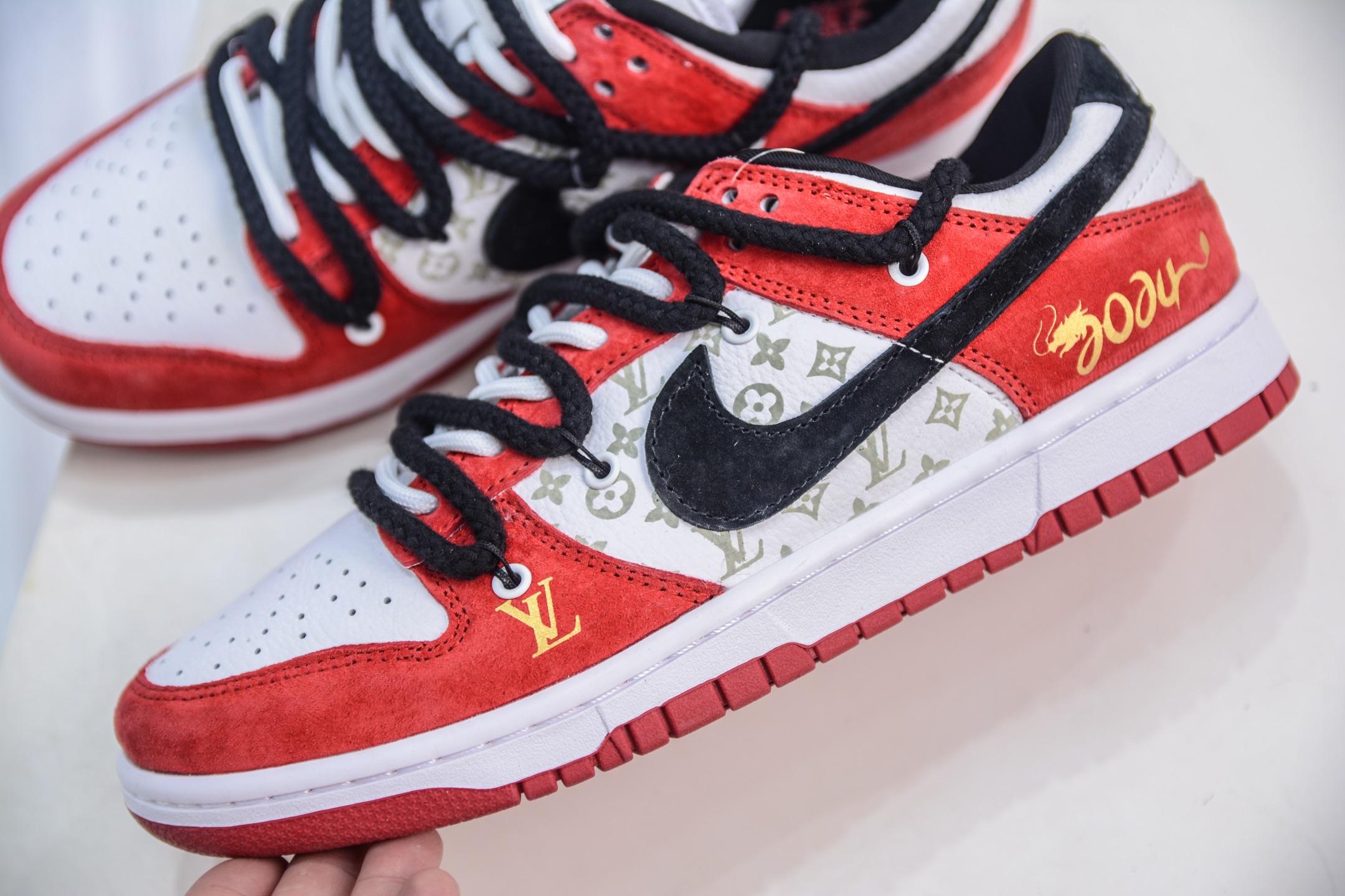 Nike SB Dunk Low x Louis Vuitton Custom Sneakers - Limited Edition 8 i1749754103105 7142 0 6
