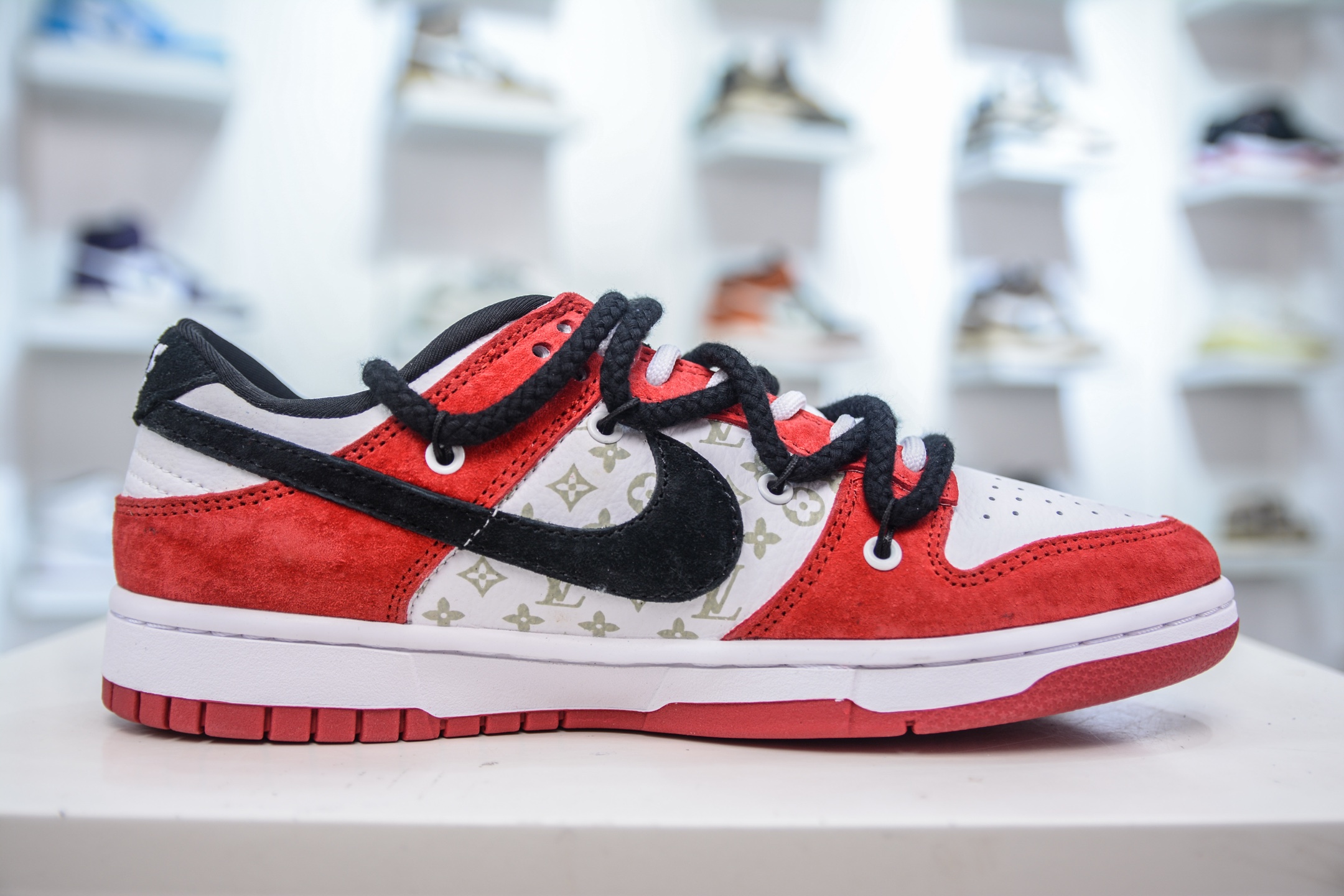 Nike SB Dunk Low x Louis Vuitton Custom Sneakers - Limited Edition 4 i1749754104539 74 0 2