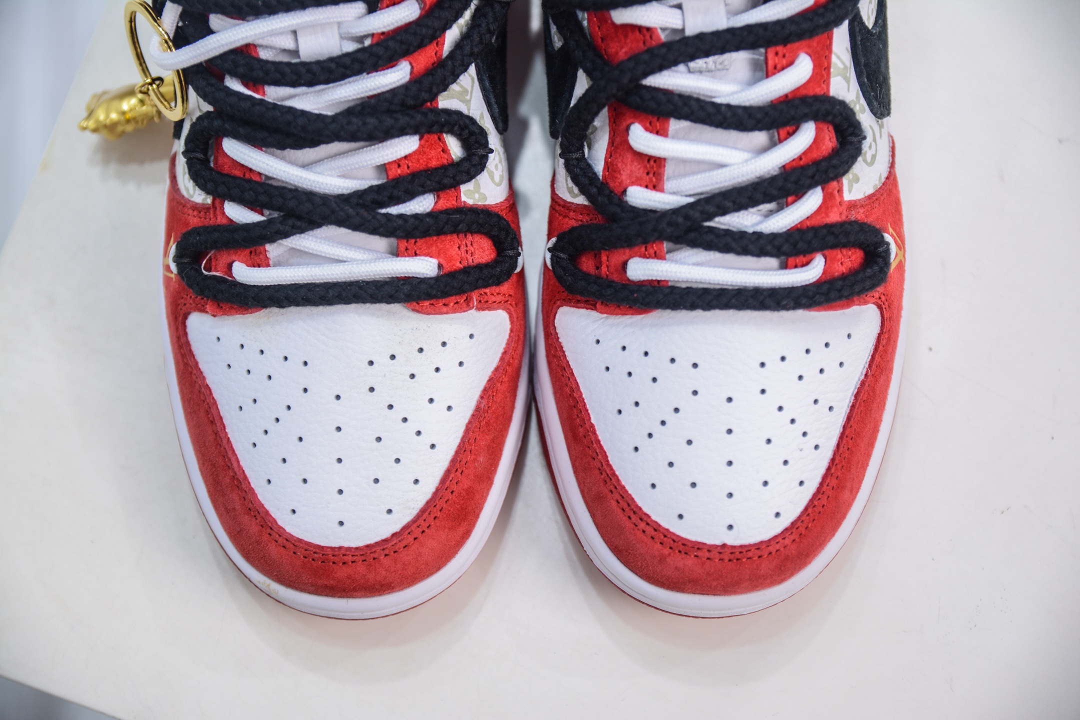 Nike SB Dunk Low x Louis Vuitton Custom Sneakers - Limited Edition 10 i1749754104578 8912 0 8