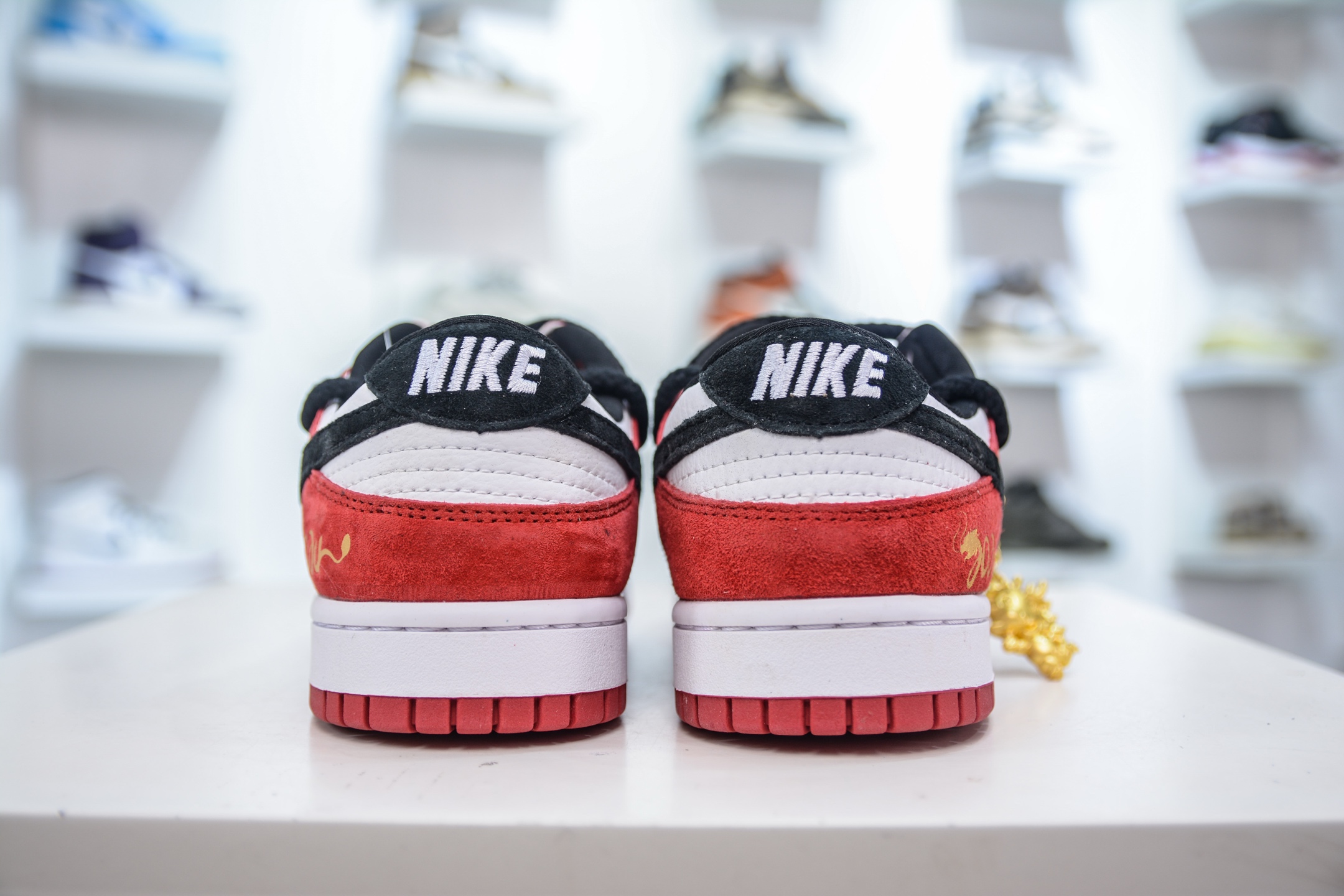 Nike SB Dunk Low x Louis Vuitton Custom Sneakers - Limited Edition 3 i1749754104602 3665 0 1