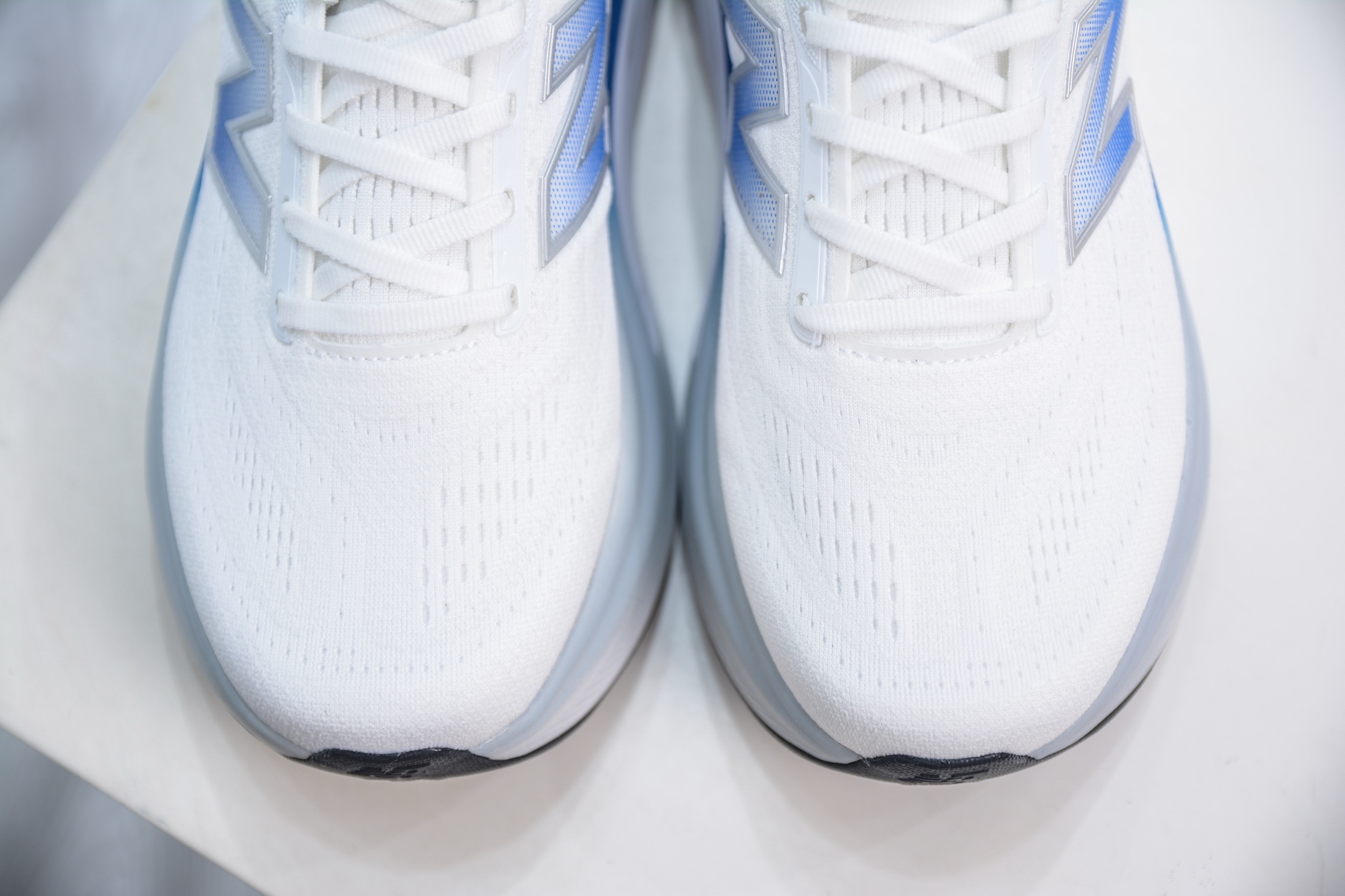 New Balance Fresh Foam X More v6 NB 厚底网布织物减震舒适越野跑步鞋 MMORXB6-莆田鞋,莆田鞋货源,高仿鞋,高仿鞋货源,安福档口,莆田高仿鞋,莆田鞋批发,高仿鞋批发,莆田高仿运动鞋,高仿运动鞋,莆田运动鞋 New Balance Fresh Foam X More v6 NB 厚底网布织物减震舒适越野跑步鞋 MMORXB6