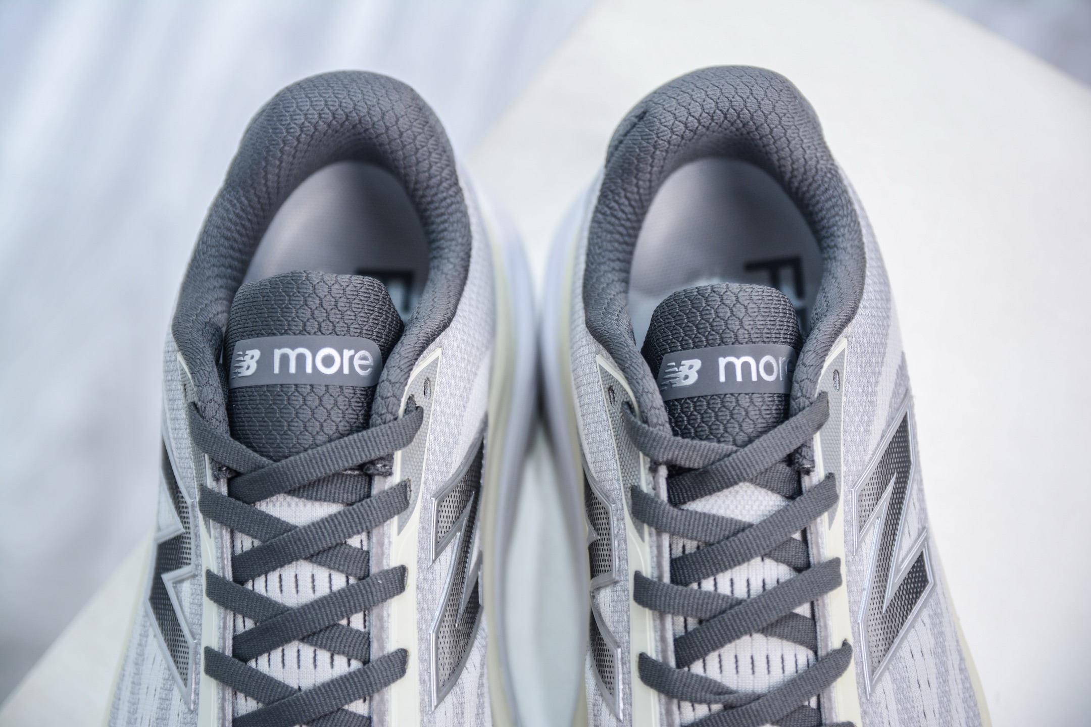 New Balance Fresh Foam X More v6 NB 厚底网布织物减震舒适越野跑步鞋 MMORXE6-莆田鞋,莆田鞋货源,高仿鞋,高仿鞋货源,安福档口,莆田高仿鞋,莆田鞋批发,高仿鞋批发,莆田高仿运动鞋,高仿运动鞋,莆田运动鞋 New Balance Fresh Foam X More v6 NB 厚底网布织物减震舒适越野跑步鞋 MMORXE6