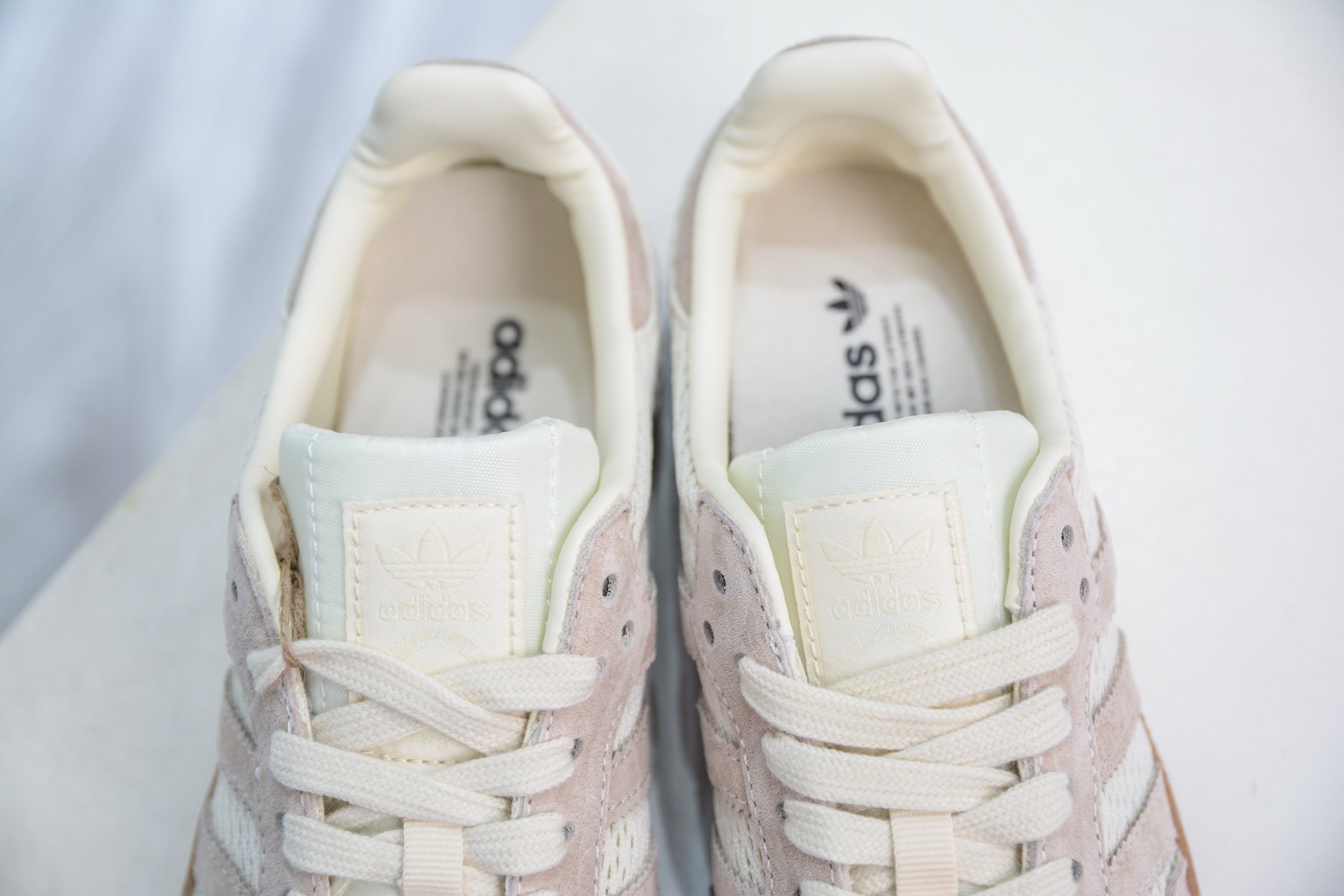 AD Originals Samba OG 米白色桑巴训练鞋 KK3528-莆田鞋,莆田鞋货源,高仿鞋,高仿鞋货源,安福档口,莆田高仿鞋,莆田鞋批发,高仿鞋批发,莆田高仿运动鞋,高仿运动鞋,莆田运动鞋 AD Originals Samba OG 米白色桑巴训练鞋 KK3528