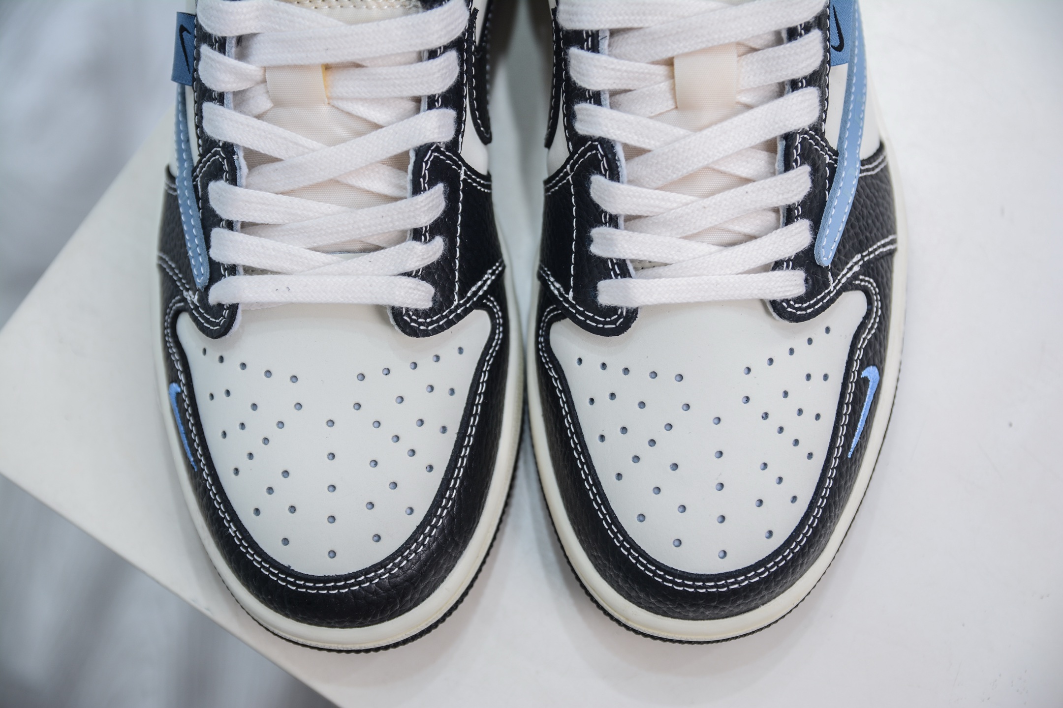 TS x Air Jordan AJ1 Low x DIOR 迪奥联名-黑白蓝 倒钩低帮 XZ5749-003