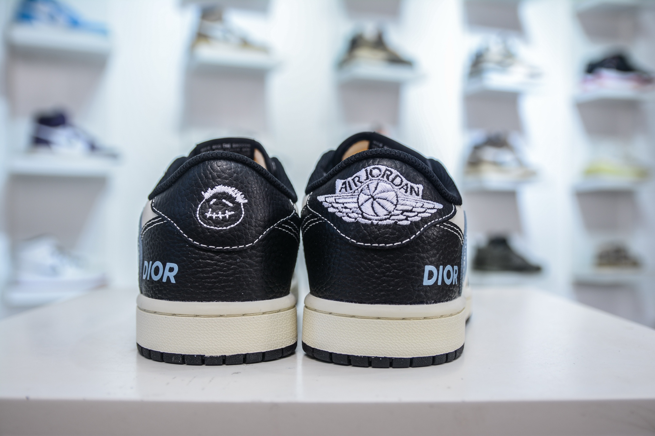 TS x Air Jordan AJ1 Low x DIOR 迪奥联名-黑白蓝 倒钩低帮 XZ5749-003