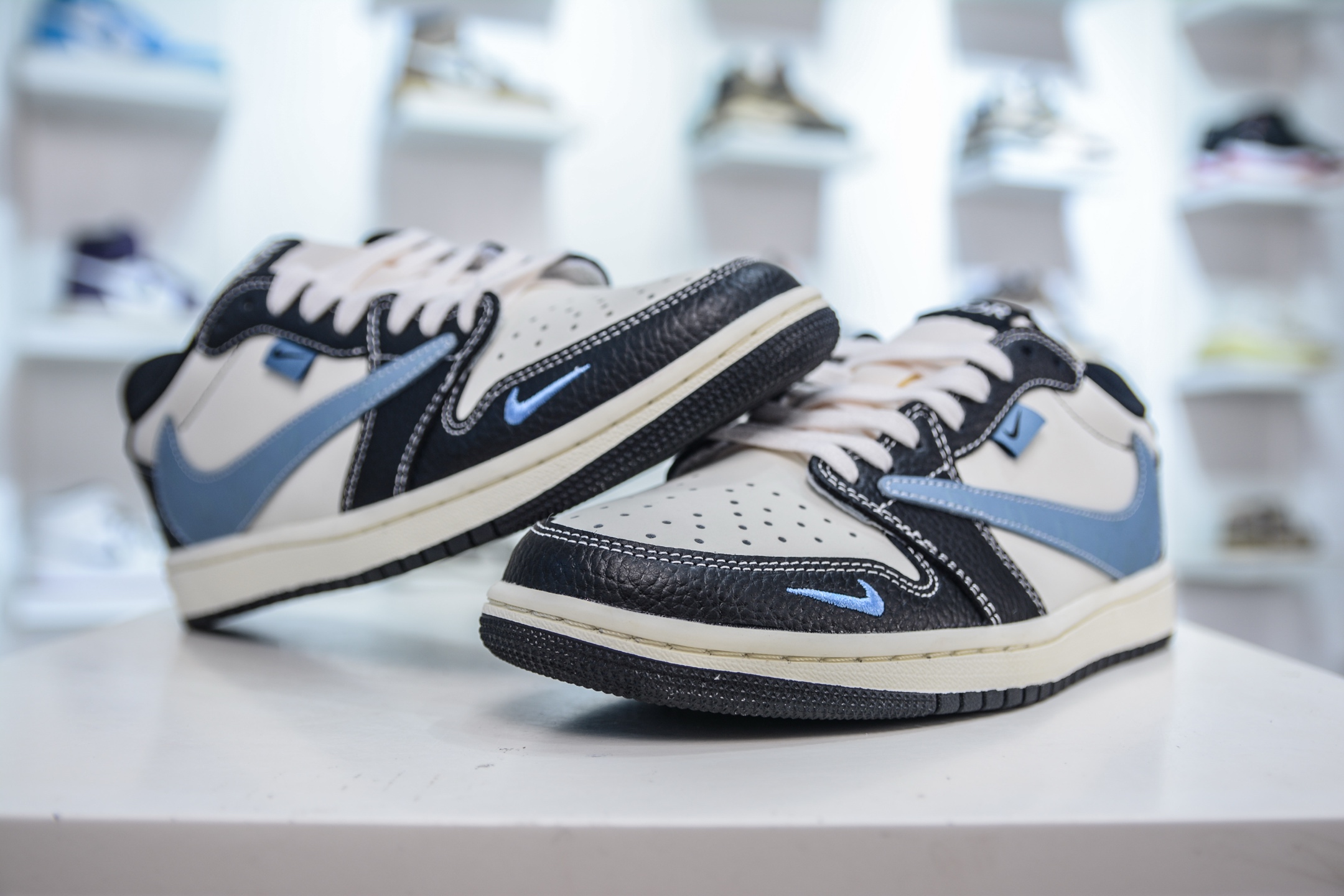 TS x Air Jordan AJ1 Low x DIOR 迪奥联名-黑白蓝 倒钩低帮 XZ5749-003