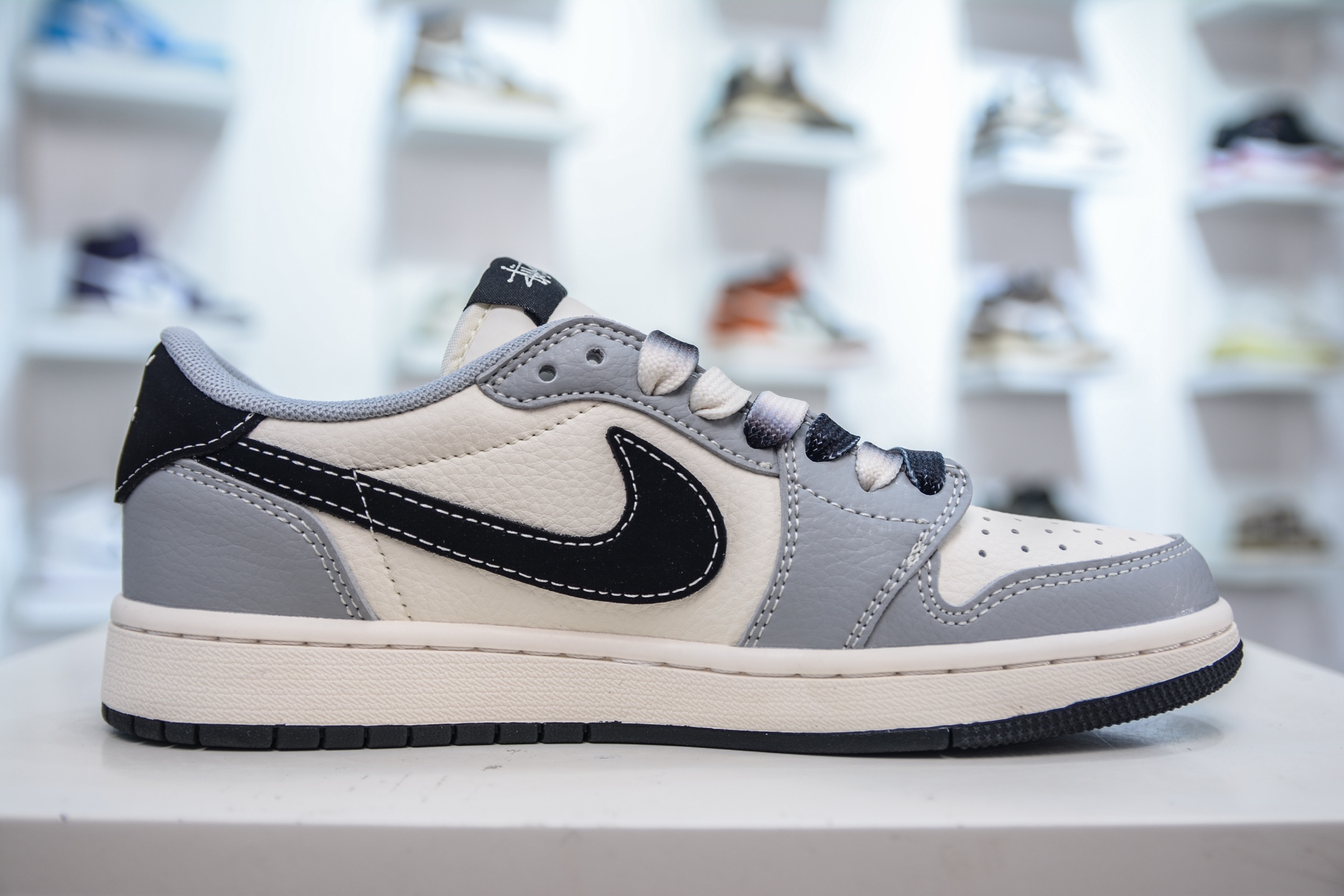 Air Jordan 1 Retro Low x Stussy 斯图西黑8联名-白灰黑 XS7089-601