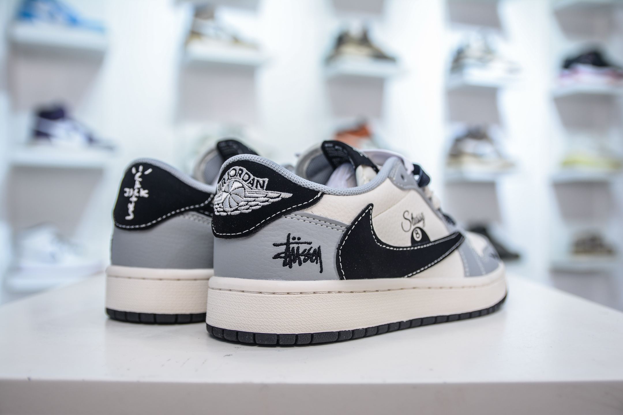 Air Jordan 1 Retro Low x Stussy 斯图西黑8联名-白灰黑 XS7089-601
