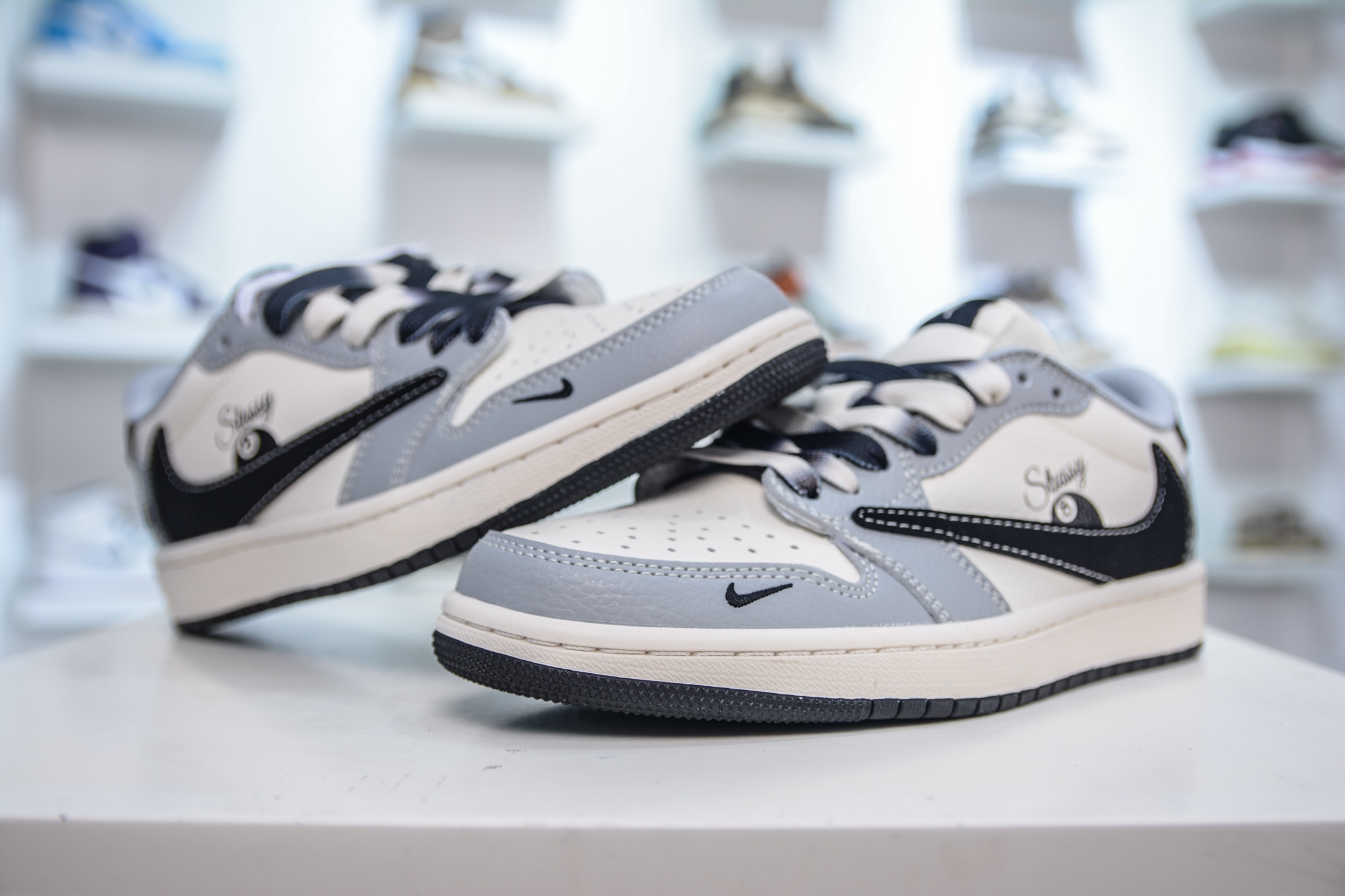Air Jordan 1 Retro Low x Stussy 斯图西黑8联名-白灰黑 XS7089-601