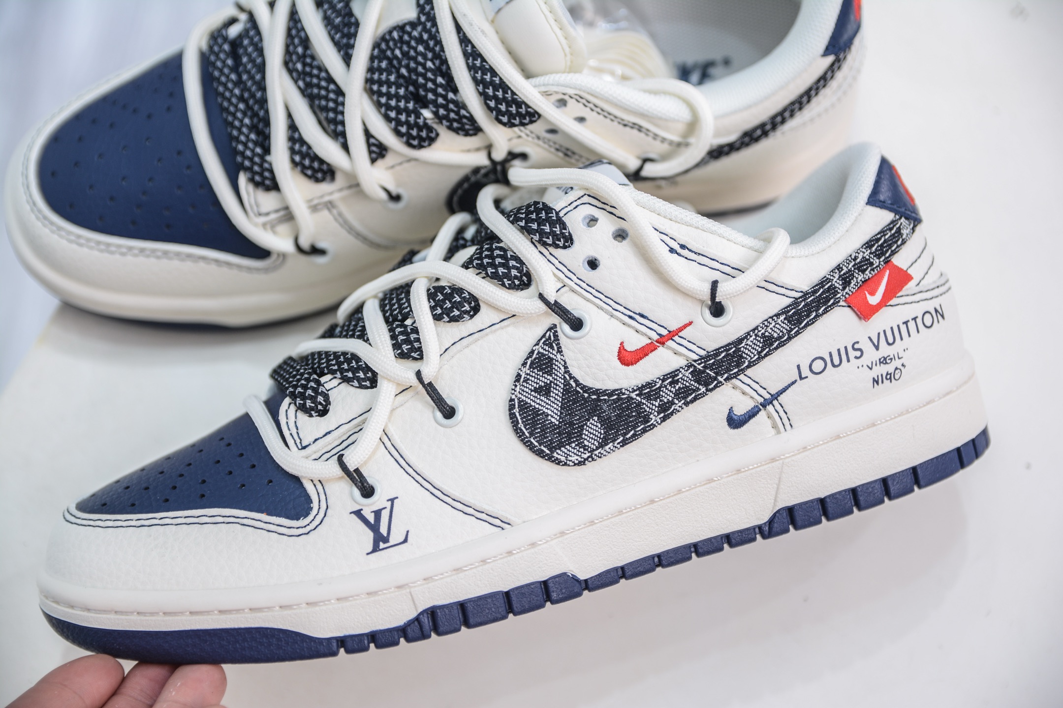 Nike SB Dunk Low x Louis Vuitton LV联名-白蓝黑牛仔绑带 FC1688-220-莆田鞋,莆田鞋货源,高仿鞋,高仿鞋货源,安福档口,莆田高仿鞋,莆田鞋批发,高仿鞋批发,莆田高仿运动鞋,高仿运动鞋,莆田运动鞋 Nike SB Dunk Low x Louis Vuitton LV联名-白蓝黑牛仔绑带 FC1688-220