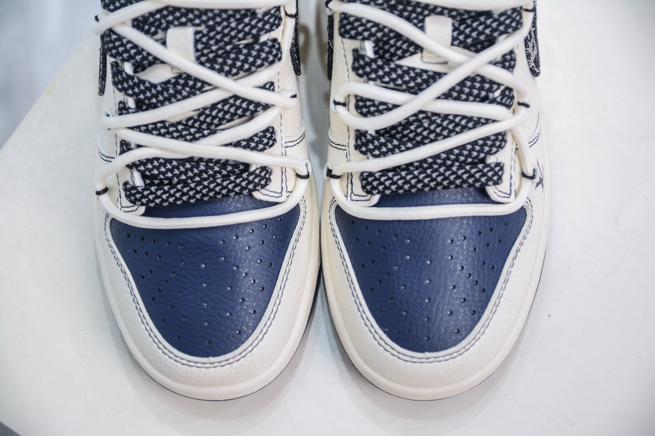 Nike SB Dunk Low x Louis Vuitton LV联名-白蓝黑牛仔绑带 FC1688-220-莆田鞋,莆田鞋货源,高仿鞋,高仿鞋货源,安福档口,莆田高仿鞋,莆田鞋批发,高仿鞋批发,莆田高仿运动鞋,高仿运动鞋,莆田运动鞋 Nike SB Dunk Low x Louis Vuitton LV联名-白蓝黑牛仔绑带 FC1688-220