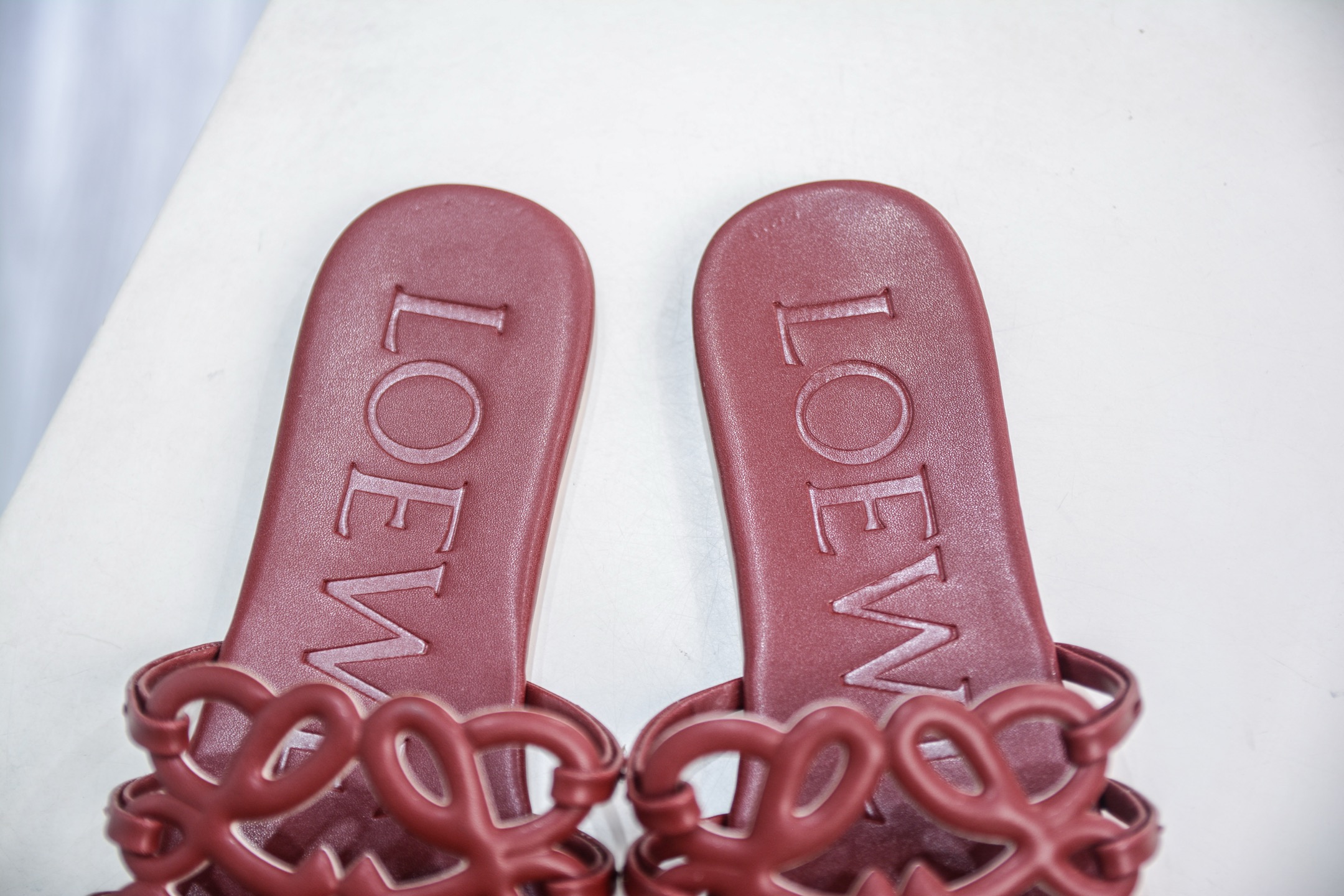 2025 新款LOEWE罗意威女鞋 Petal anagram 小牛皮 方头露趾一字拖鞋女