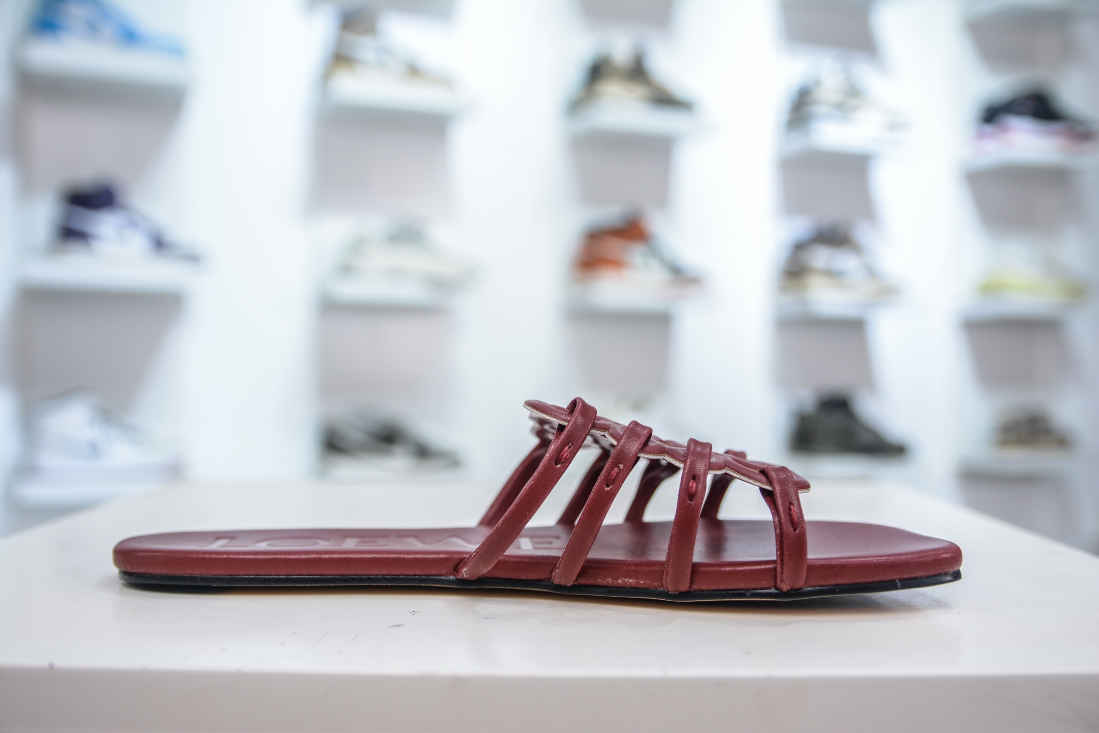 2025 新款LOEWE罗意威女鞋 Petal anagram 小牛皮 方头露趾一字拖鞋女