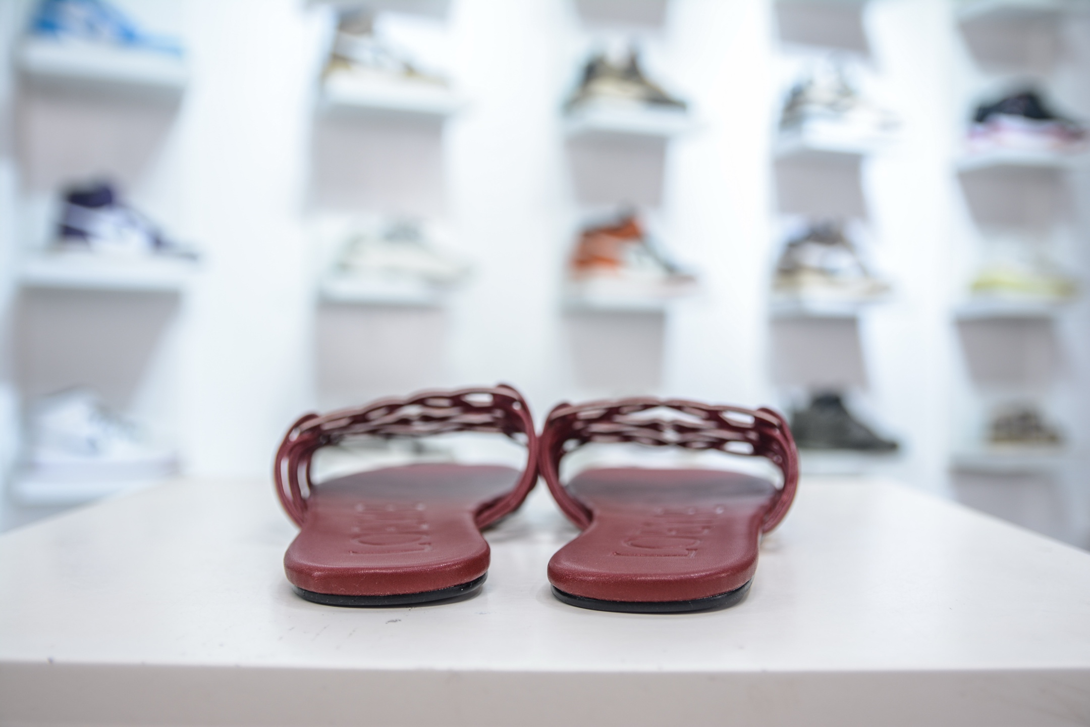 2025 新款LOEWE罗意威女鞋 Petal anagram 小牛皮 方头露趾一字拖鞋女