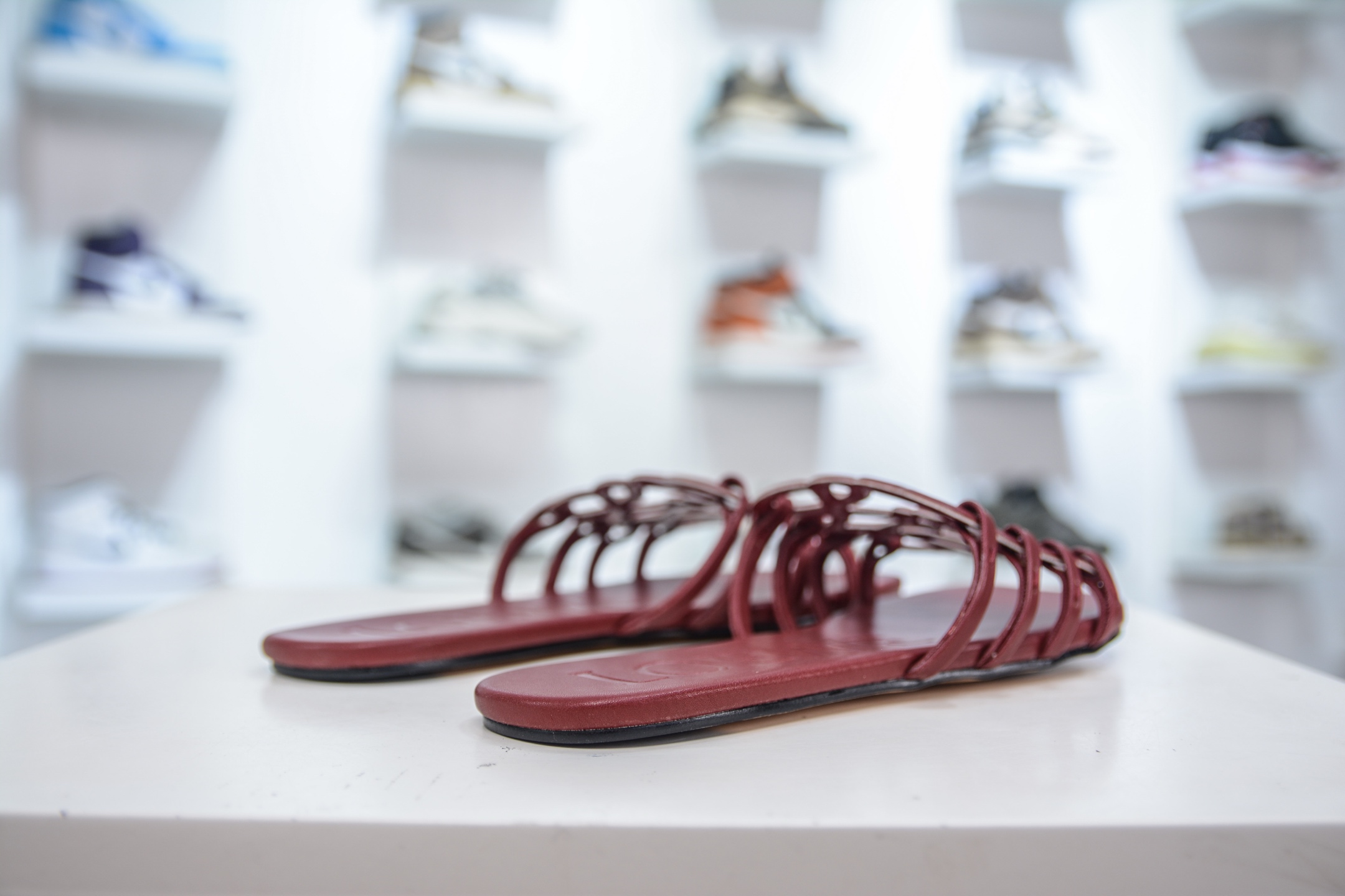 2025 新款LOEWE罗意威女鞋 Petal anagram 小牛皮 方头露趾一字拖鞋女