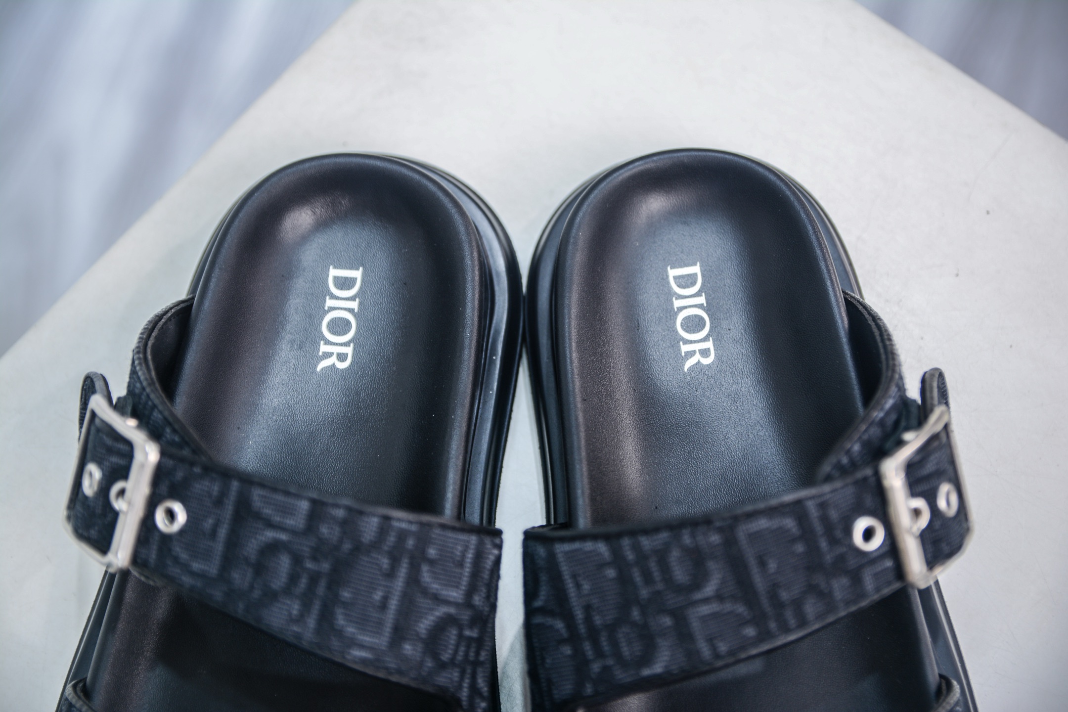 24s新款官网首发 Dior 迪奥 Aqua 圆头平底 牛仔字母印花一字拖鞋-莆田鞋,莆田鞋货源,高仿鞋,高仿鞋货源,安福档口,莆田高仿鞋,莆田鞋批发,高仿鞋批发,莆田高仿运动鞋,高仿运动鞋,莆田运动鞋 24s新款官网首发 Dior 迪奥 Aqua 圆头平底 牛仔字母印花一字拖鞋