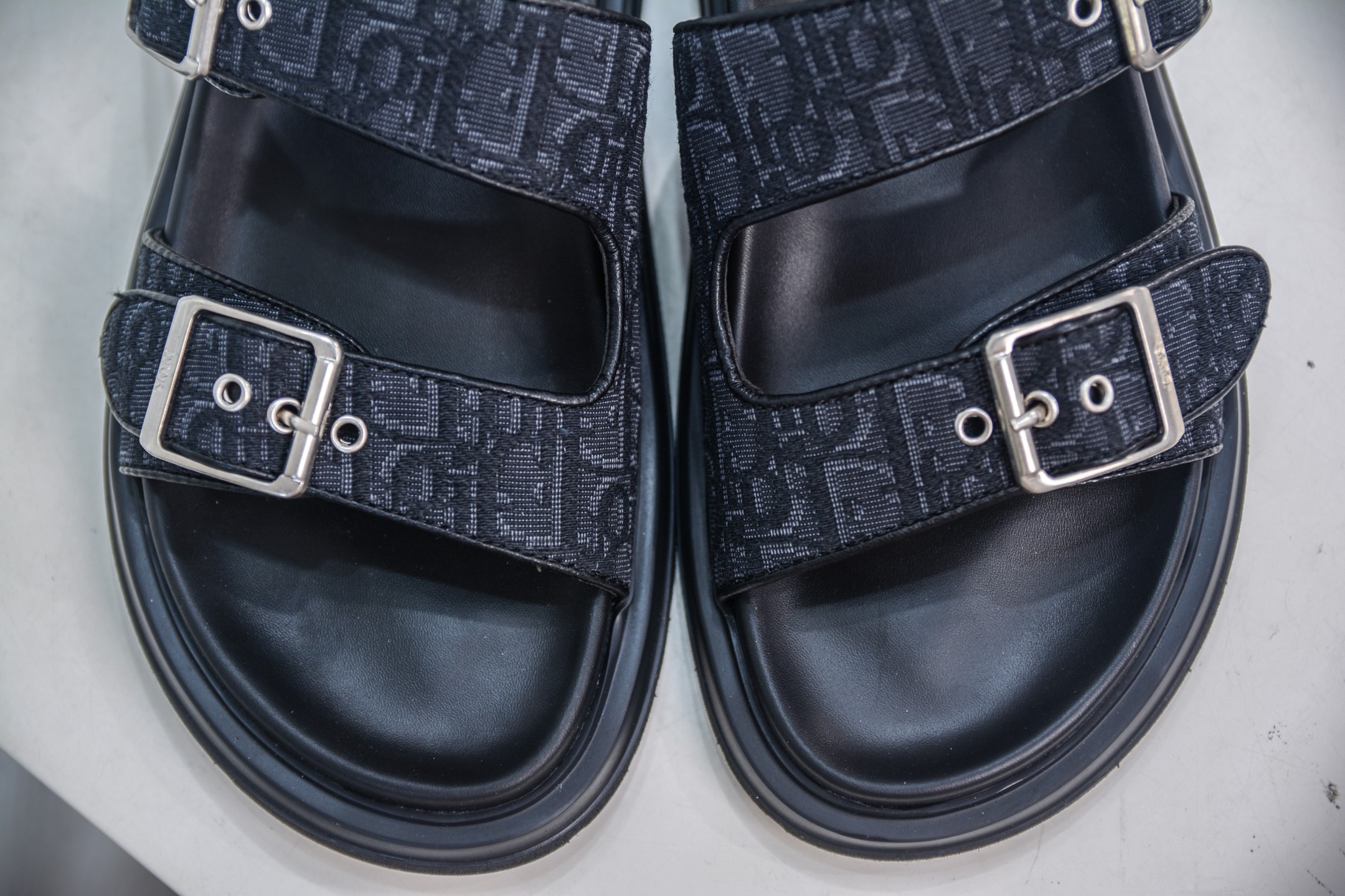 24s新款官网首发 Dior 迪奥 Aqua 圆头平底 牛仔字母印花一字拖鞋-莆田鞋,莆田鞋货源,高仿鞋,高仿鞋货源,安福档口,莆田高仿鞋,莆田鞋批发,高仿鞋批发,莆田高仿运动鞋,高仿运动鞋,莆田运动鞋 24s新款官网首发 Dior 迪奥 Aqua 圆头平底 牛仔字母印花一字拖鞋