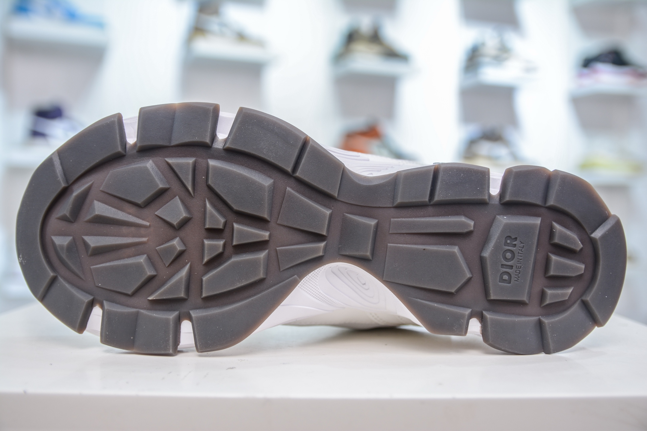 DIOR迪奥 CD1低帮 网面 运动休闲鞋鞋舌饰以‘DIOR’标志 搭配轻盈的橡胶鞋底