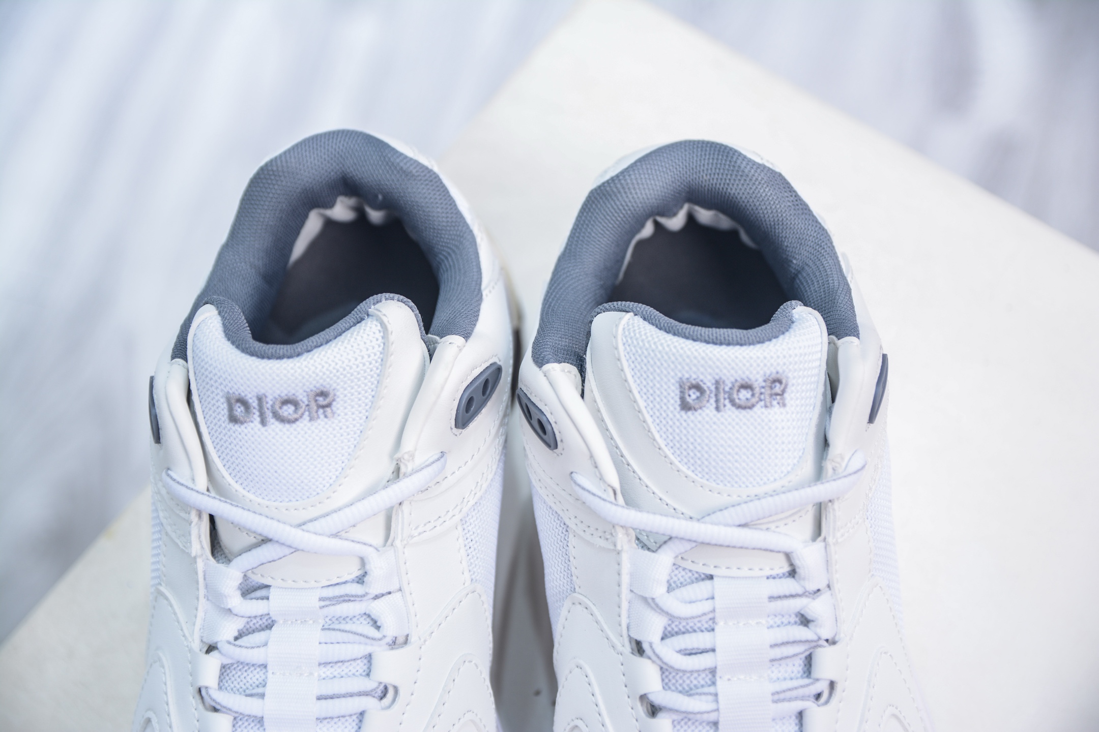 DIOR迪奥 CD1低帮 网面 运动休闲鞋鞋舌饰以‘DIOR’标志 搭配轻盈的橡胶鞋底