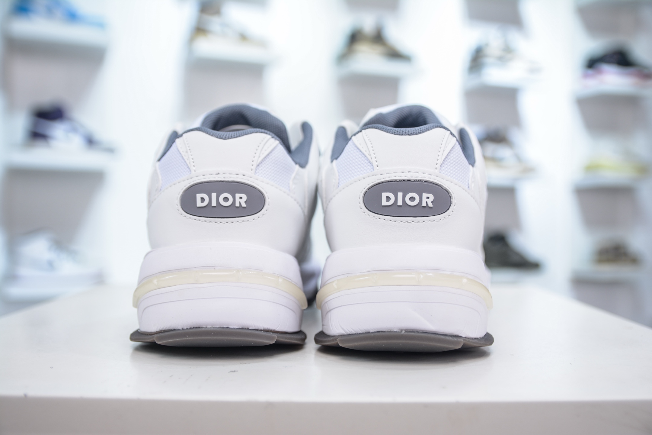 DIOR迪奥 CD1低帮 网面 运动休闲鞋鞋舌饰以‘DIOR’标志 搭配轻盈的橡胶鞋底