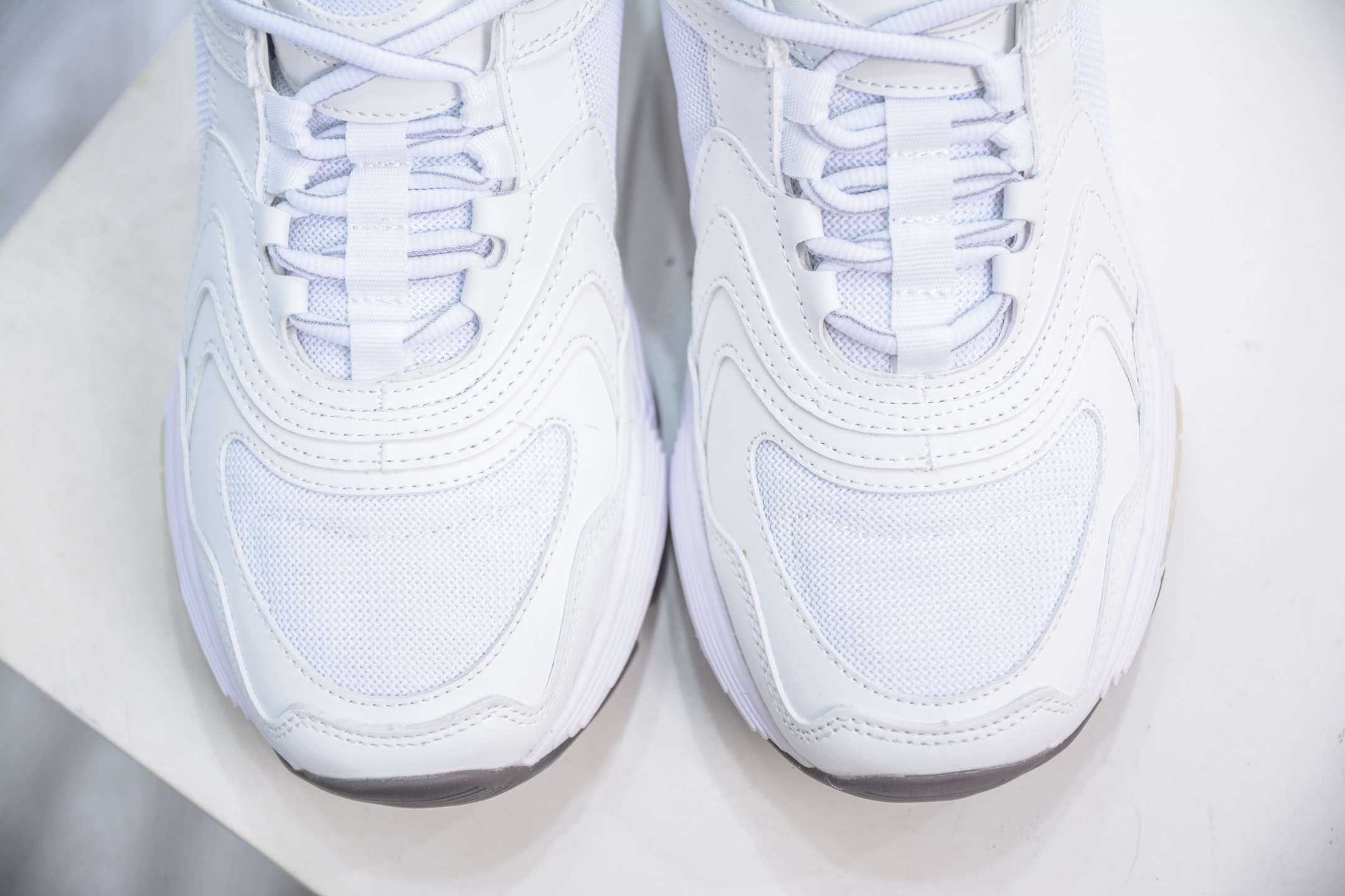 DIOR迪奥 CD1低帮 网面 运动休闲鞋鞋舌饰以‘DIOR’标志 搭配轻盈的橡胶鞋底