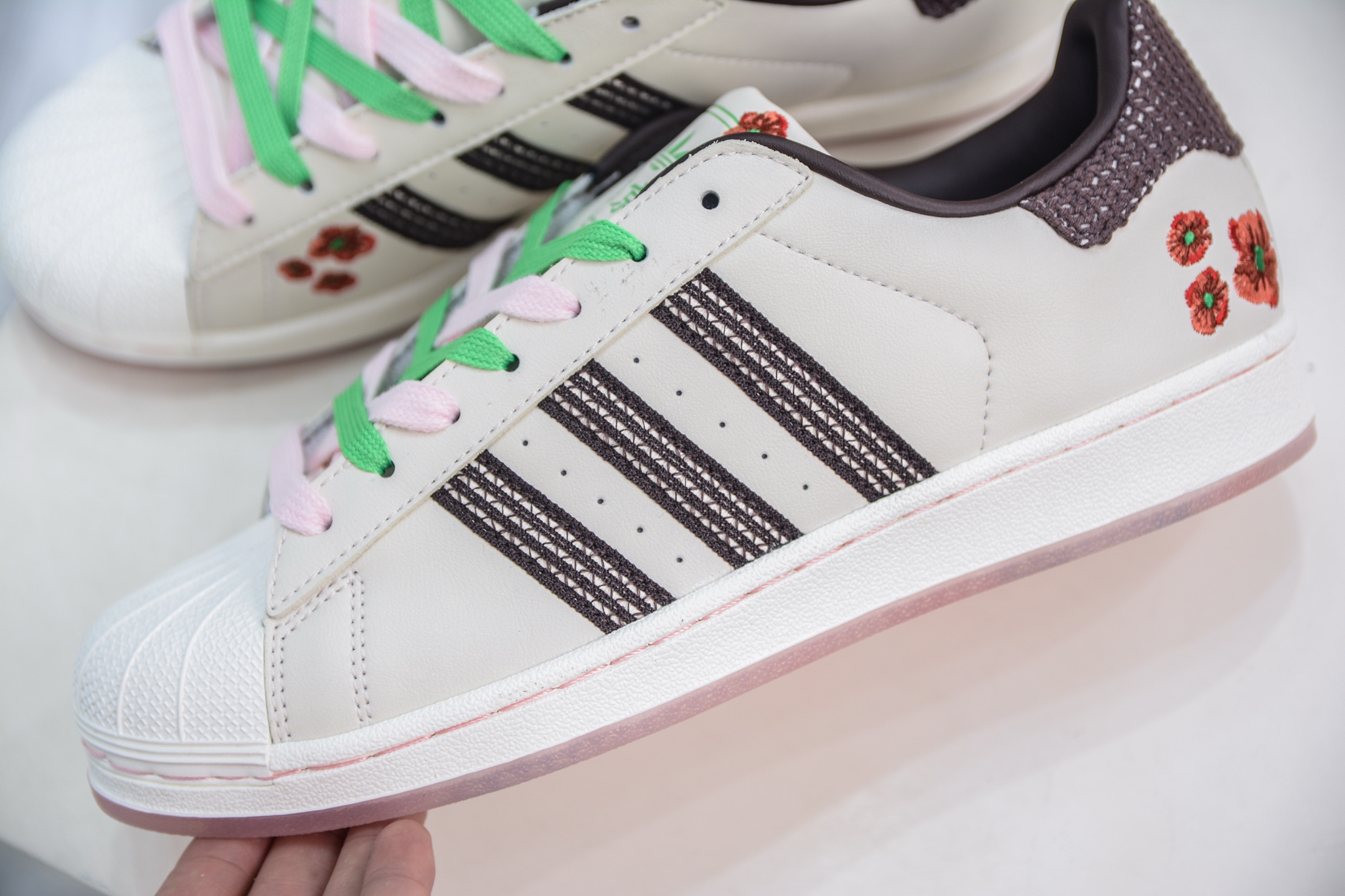 Adidas Originals Superstar 2025: Classic Comfort with a Modern Floral Twist 7 i1749924367021 216 0 6