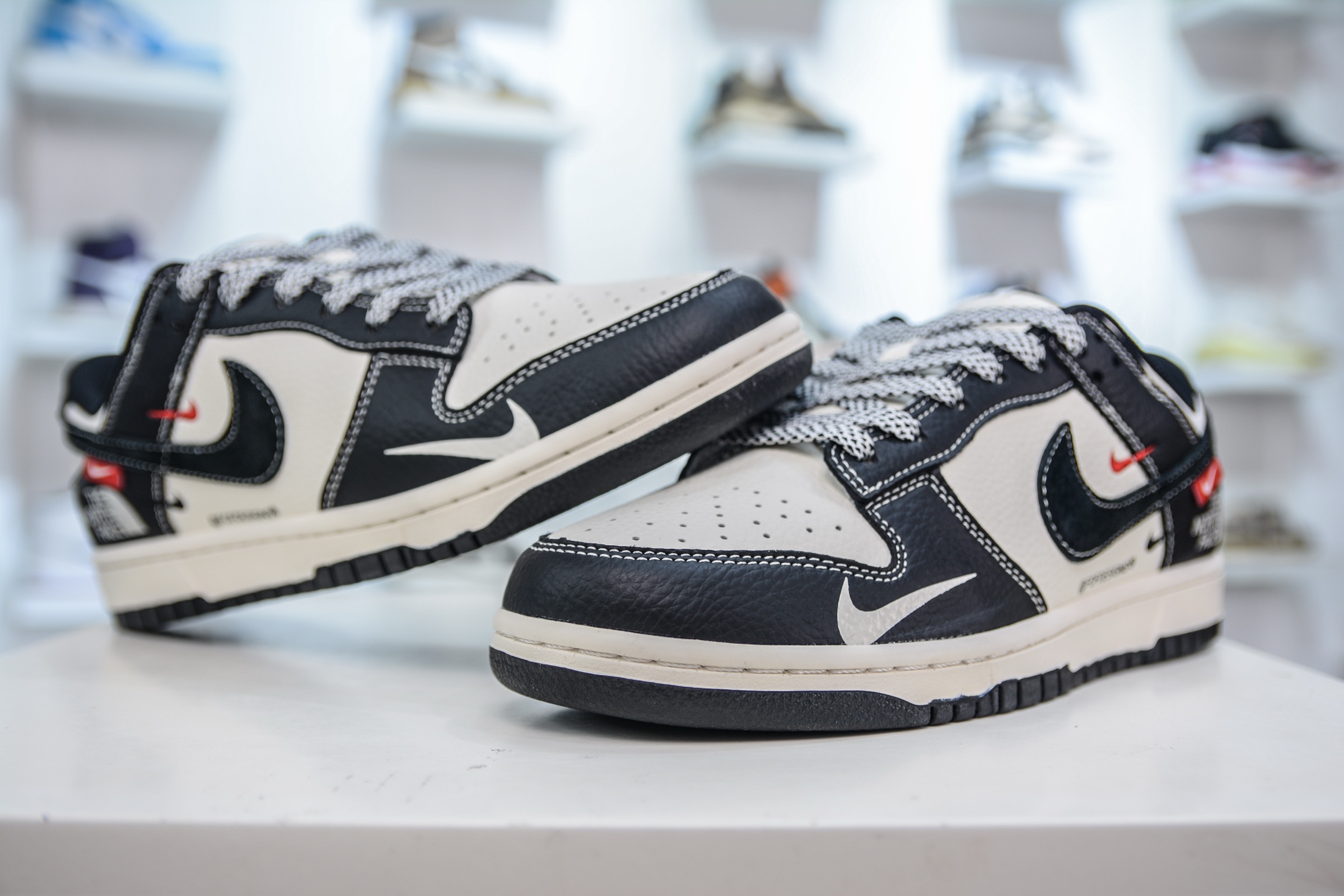 Nike SB Dunk Low x The North Face Black White Sneakers 5 i1749924760002 9829 0 3