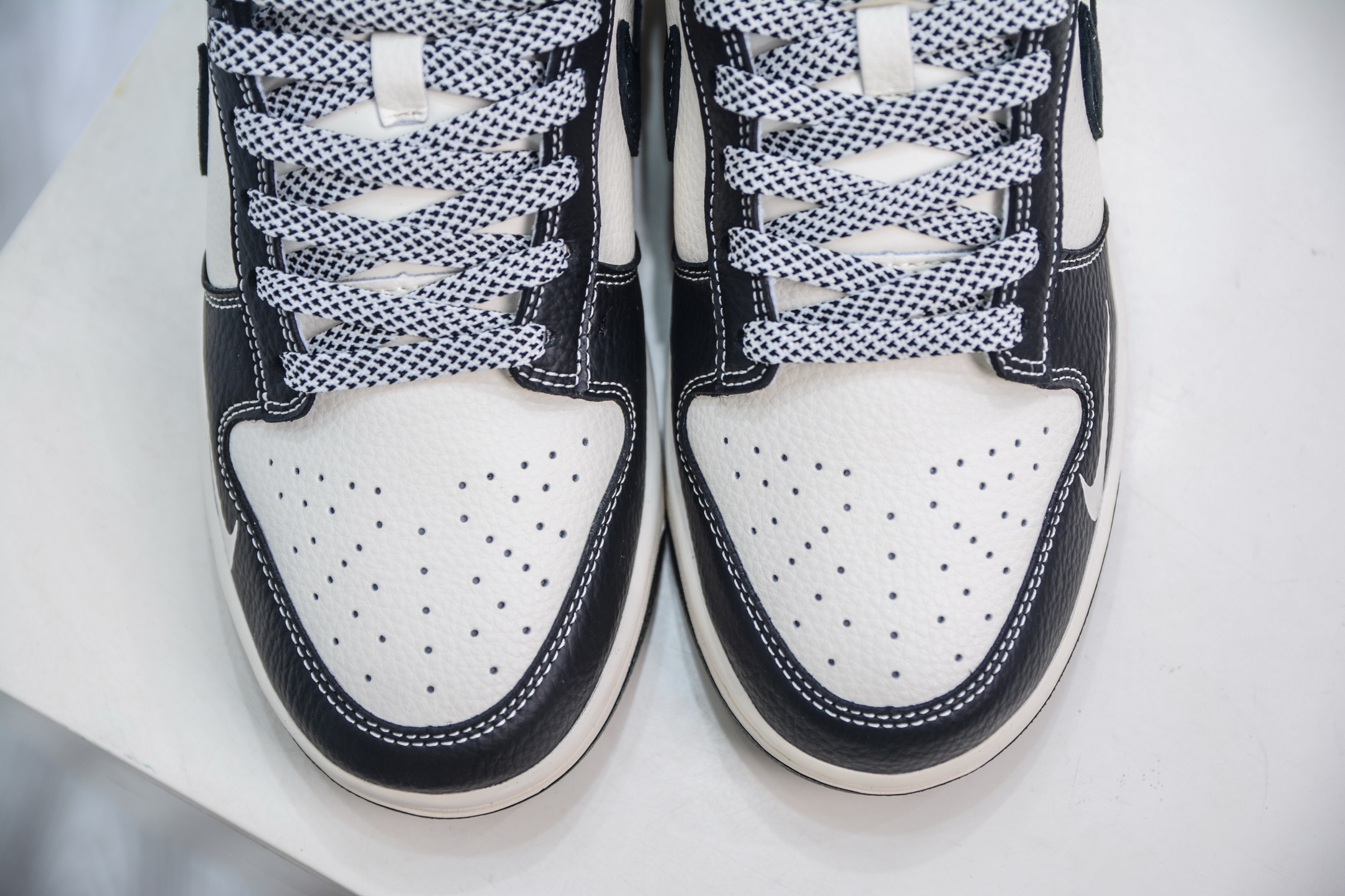 Nike SB Dunk Low x The North Face Black White Sneakers 10 i1749924762290 3518 0 8