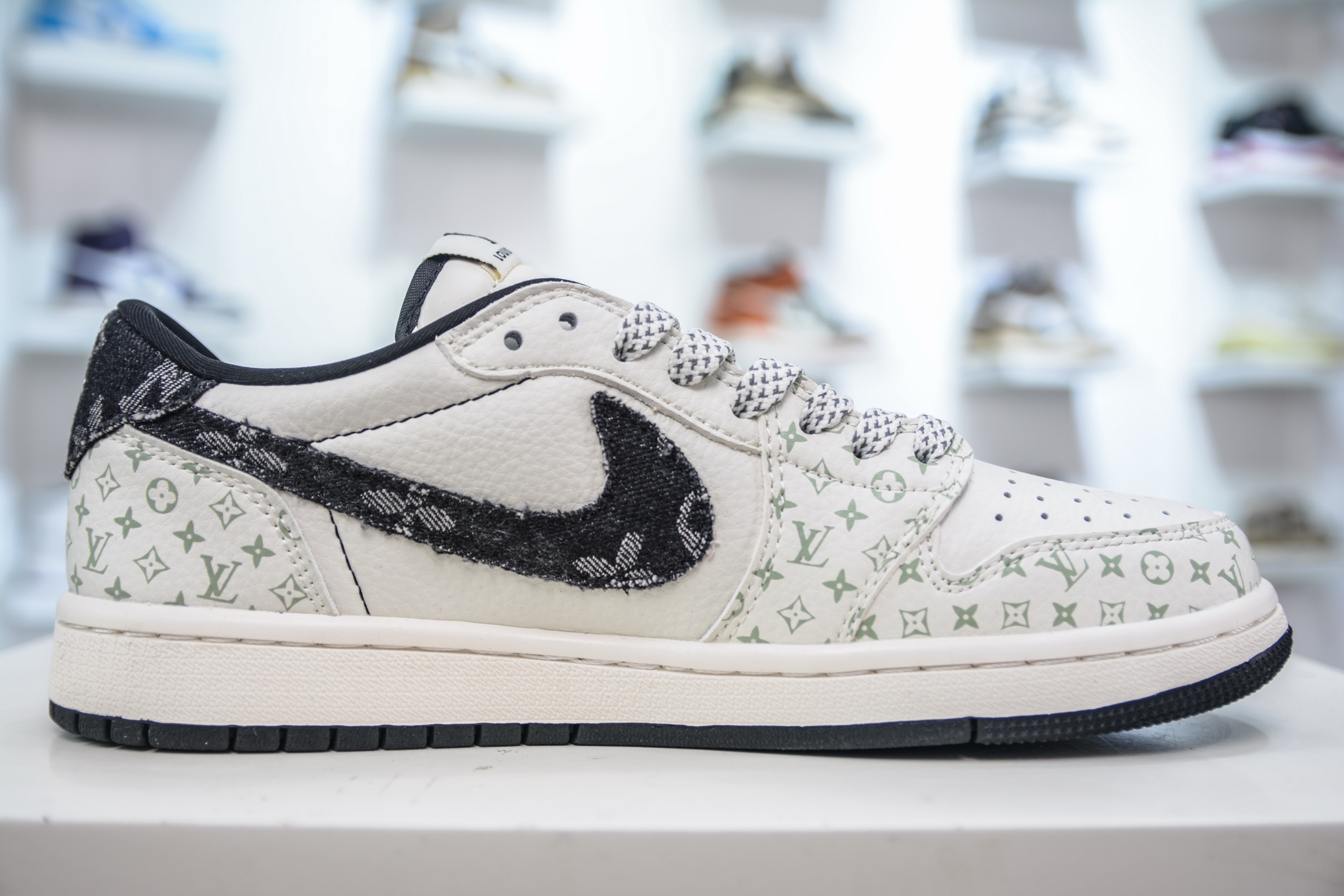 Nike x Travis Scott x Louis Vuitton Air Jordan 1 Low - White/Black 4 i1749924982913 5618 0 2