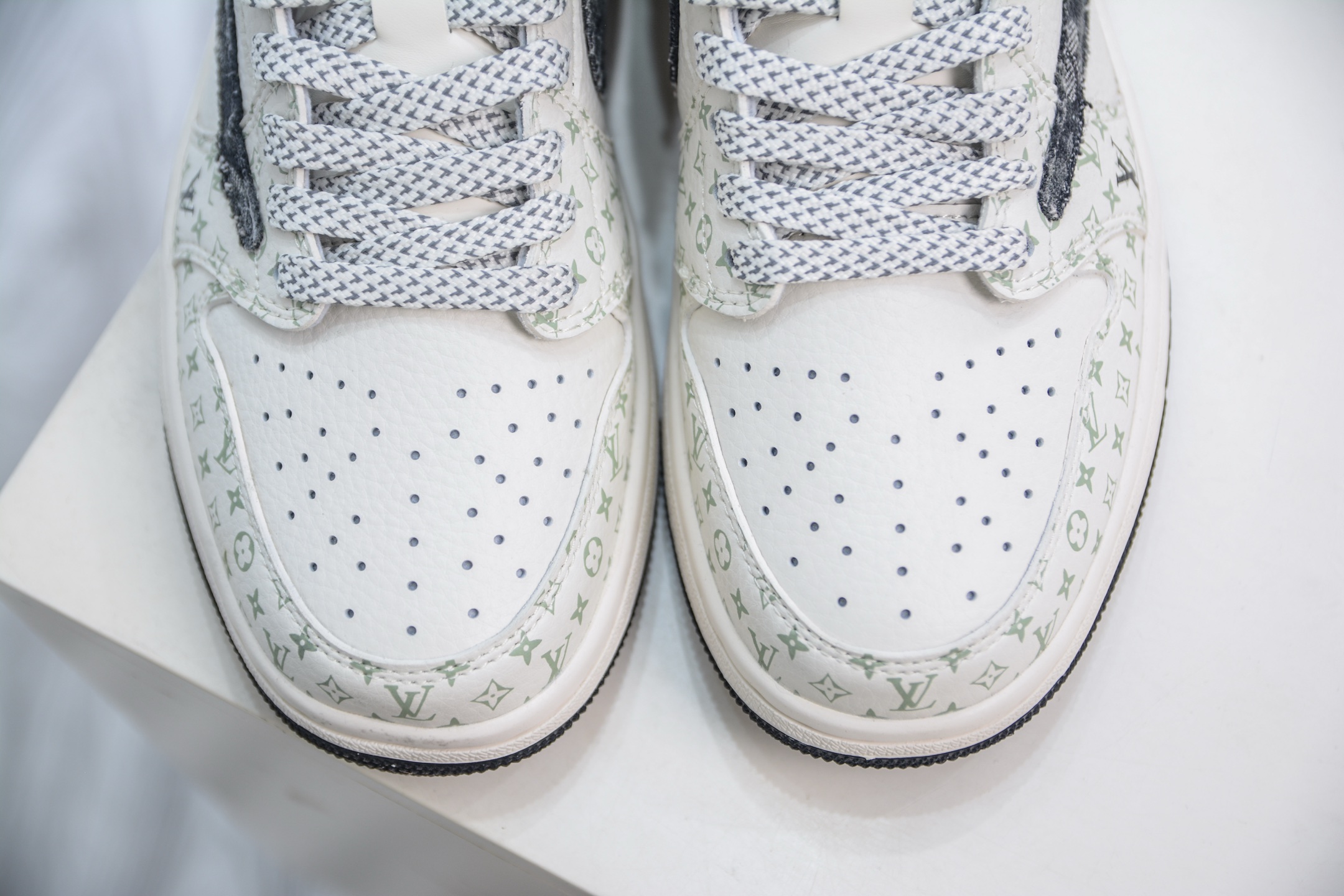 Nike x Travis Scott x Louis Vuitton Air Jordan 1 Low - White/Black 10 i1749924982923 1733 0 8
