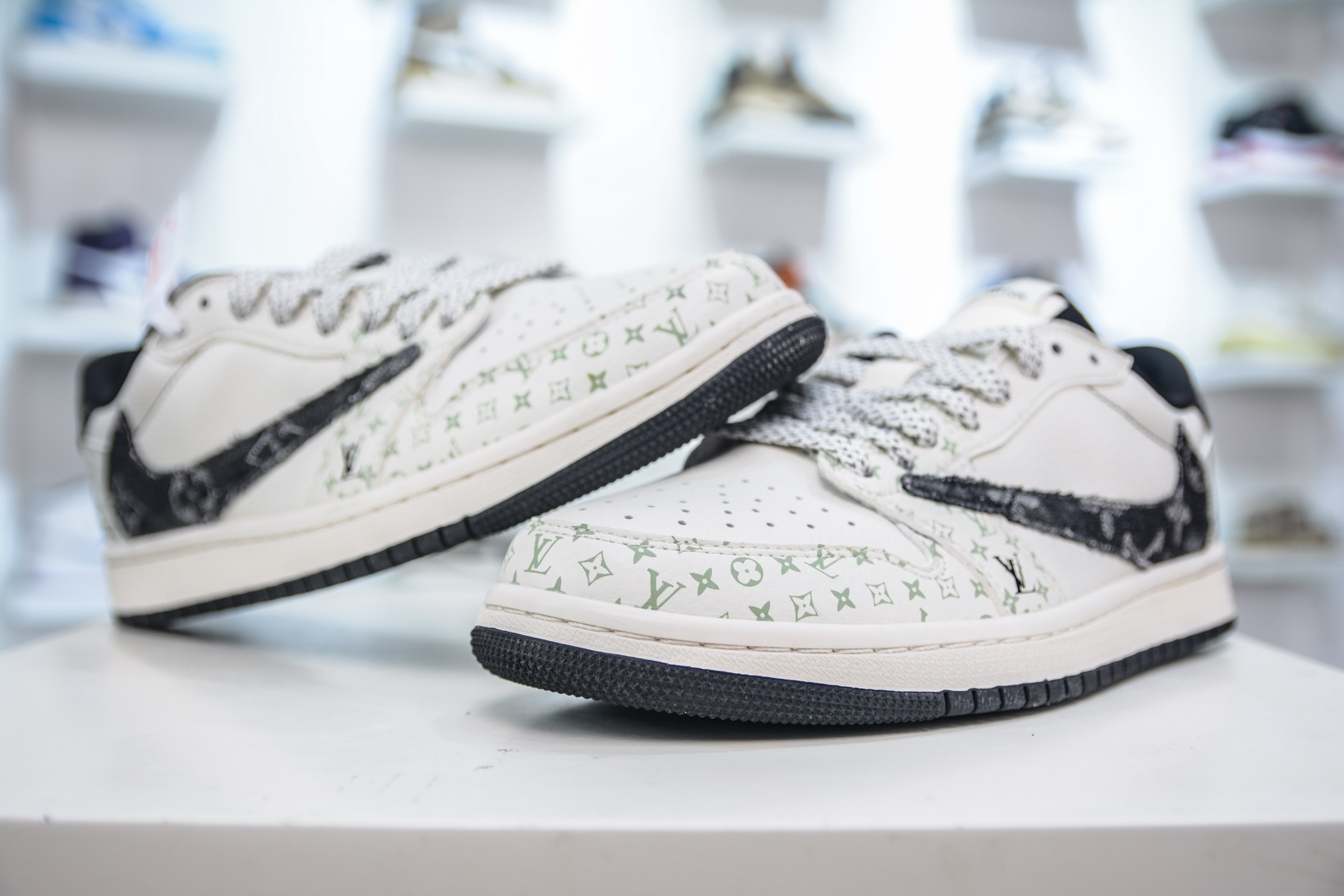 Nike x Travis Scott x Louis Vuitton Air Jordan 1 Low - White/Black 5 i1749924982967 457 0 3