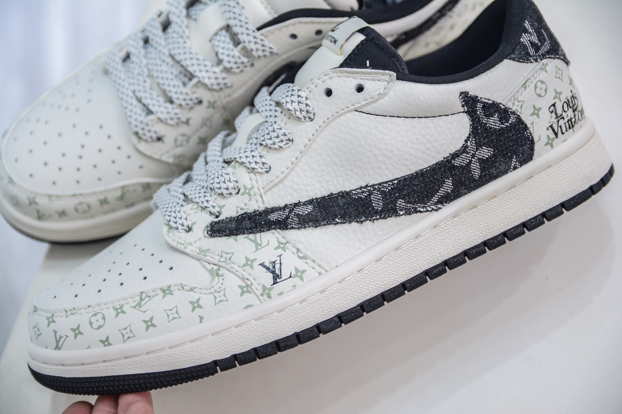 Nike x Travis Scott x Louis Vuitton Air Jordan 1 Low - White/Black 8 i1749924986751 776 0 6