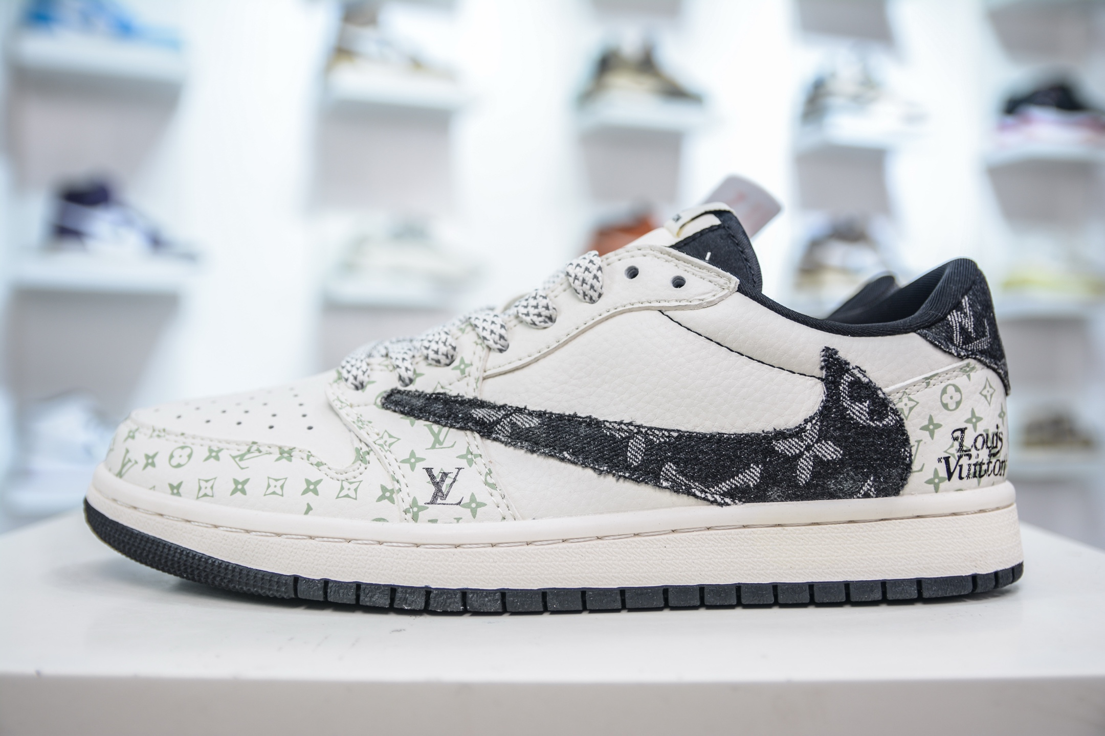 Nike x Travis Scott x Louis Vuitton Air Jordan 1 Low - White/Black 2 i1749924986917 1472 0 0
