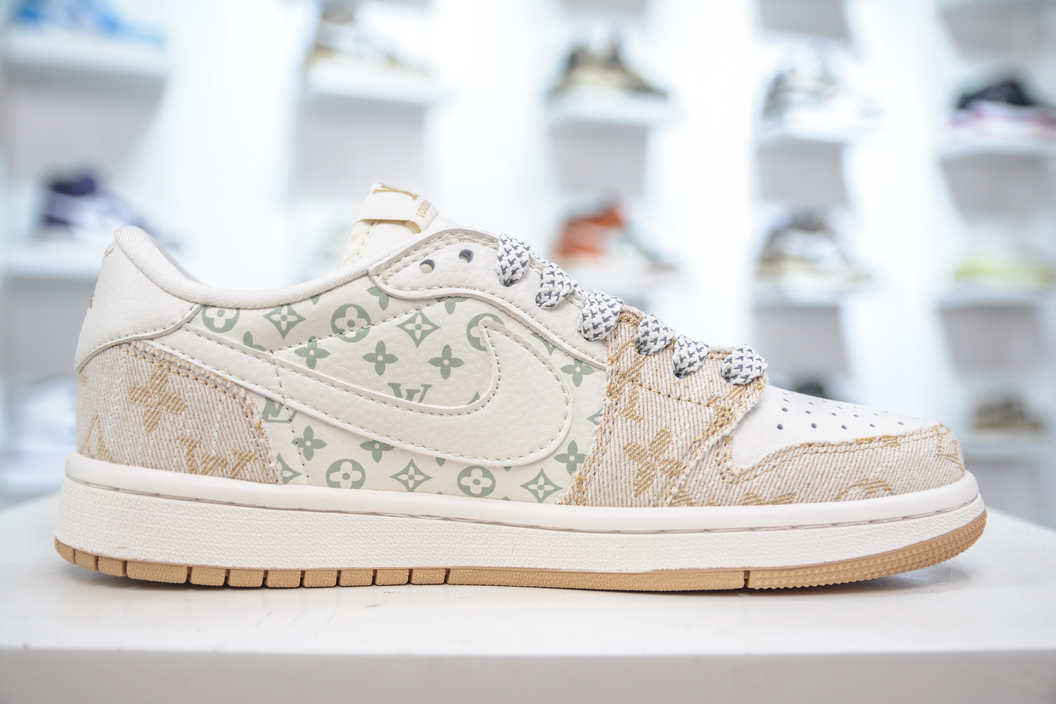 Travis Scott x Nike Air Jordan 1 Low x Louis Vuitton White Yellow Sneakers 3 i1749925034321 1190 0 2