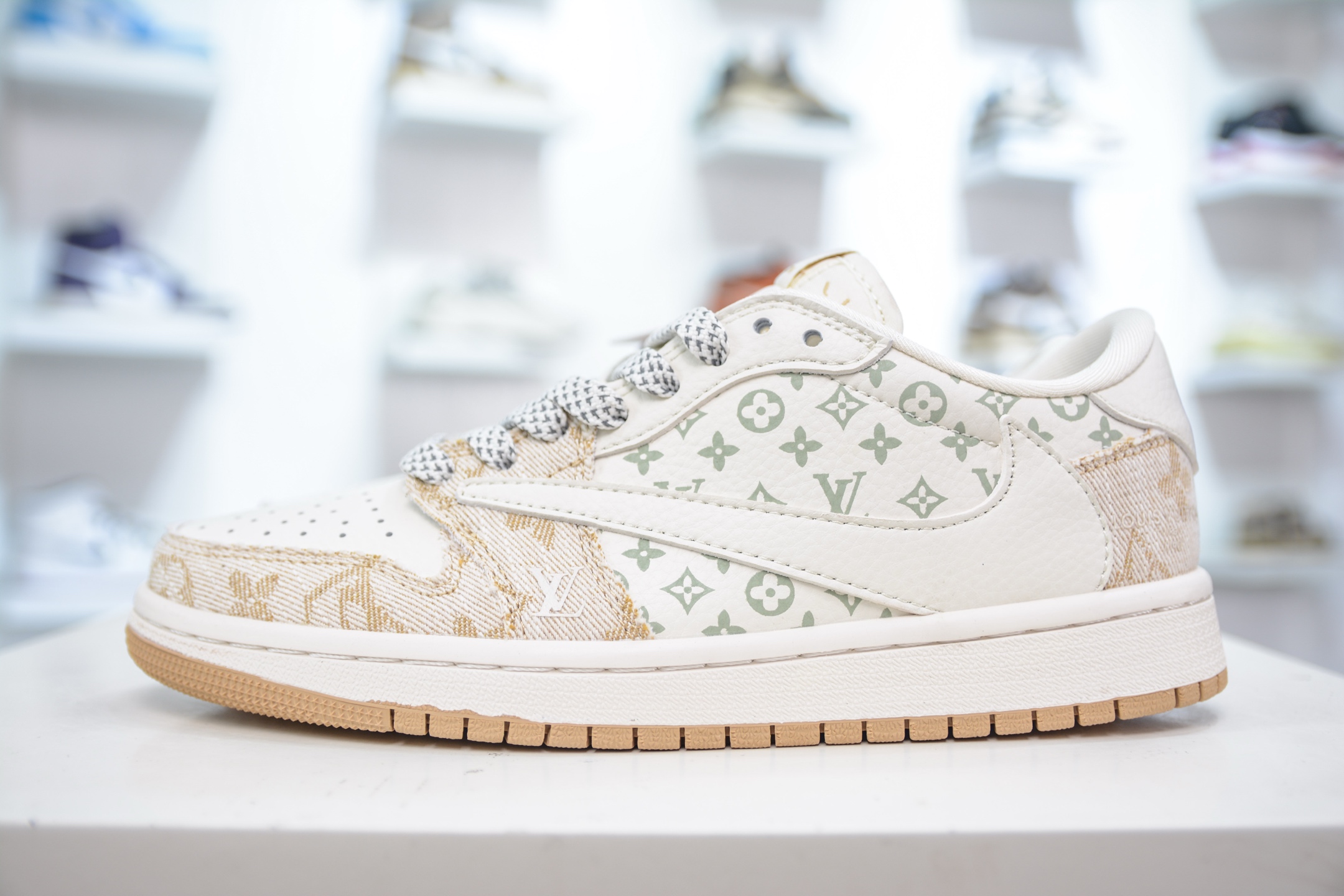 Travis Scott x Nike Air Jordan 1 Low x Louis Vuitton White Yellow Sneakers 1 i1749925034361 8578 0 0