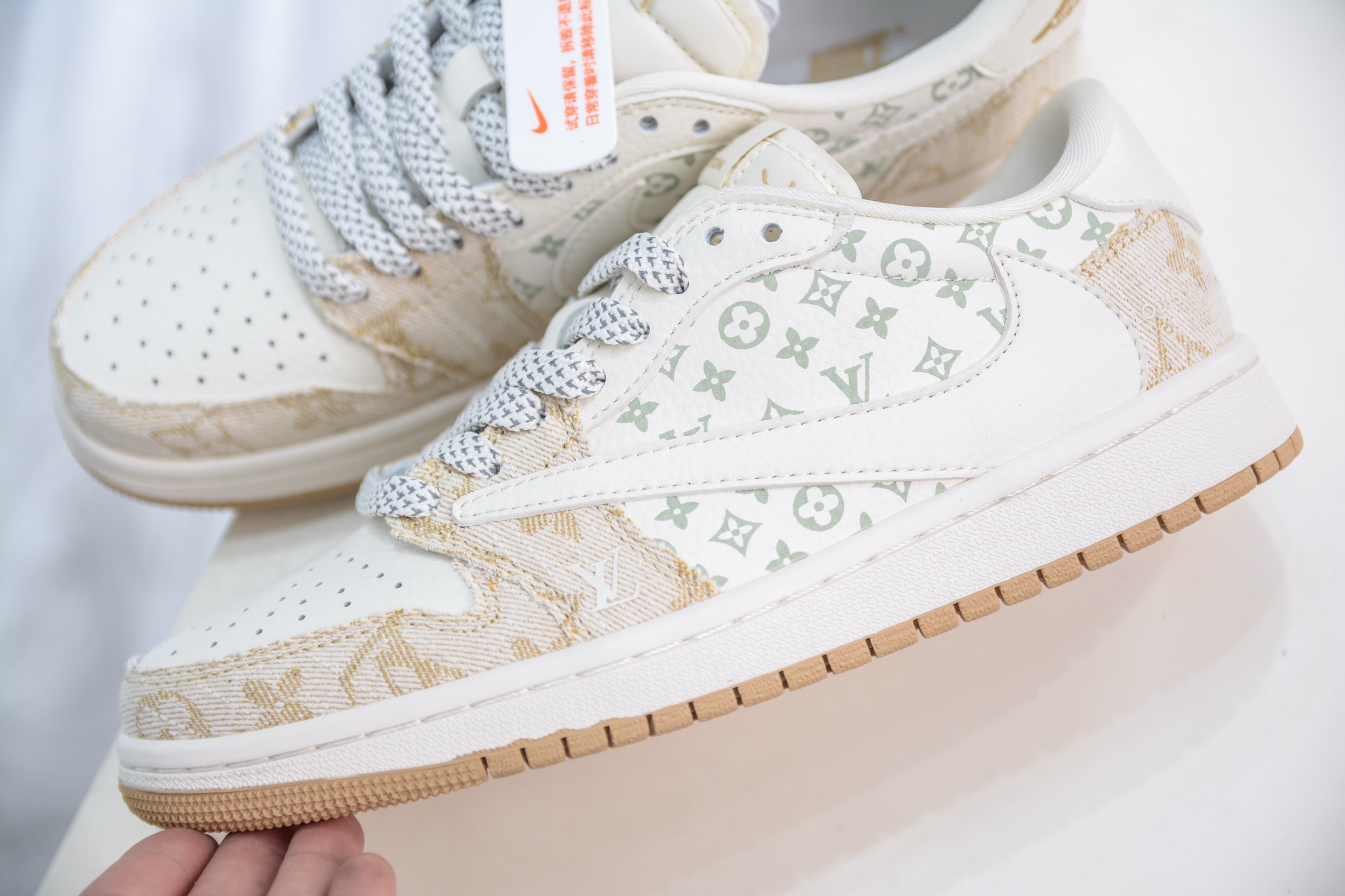 Travis Scott x Nike Air Jordan 1 Low x Louis Vuitton White Yellow Sneakers 7 i1749925036193 2738 0 6