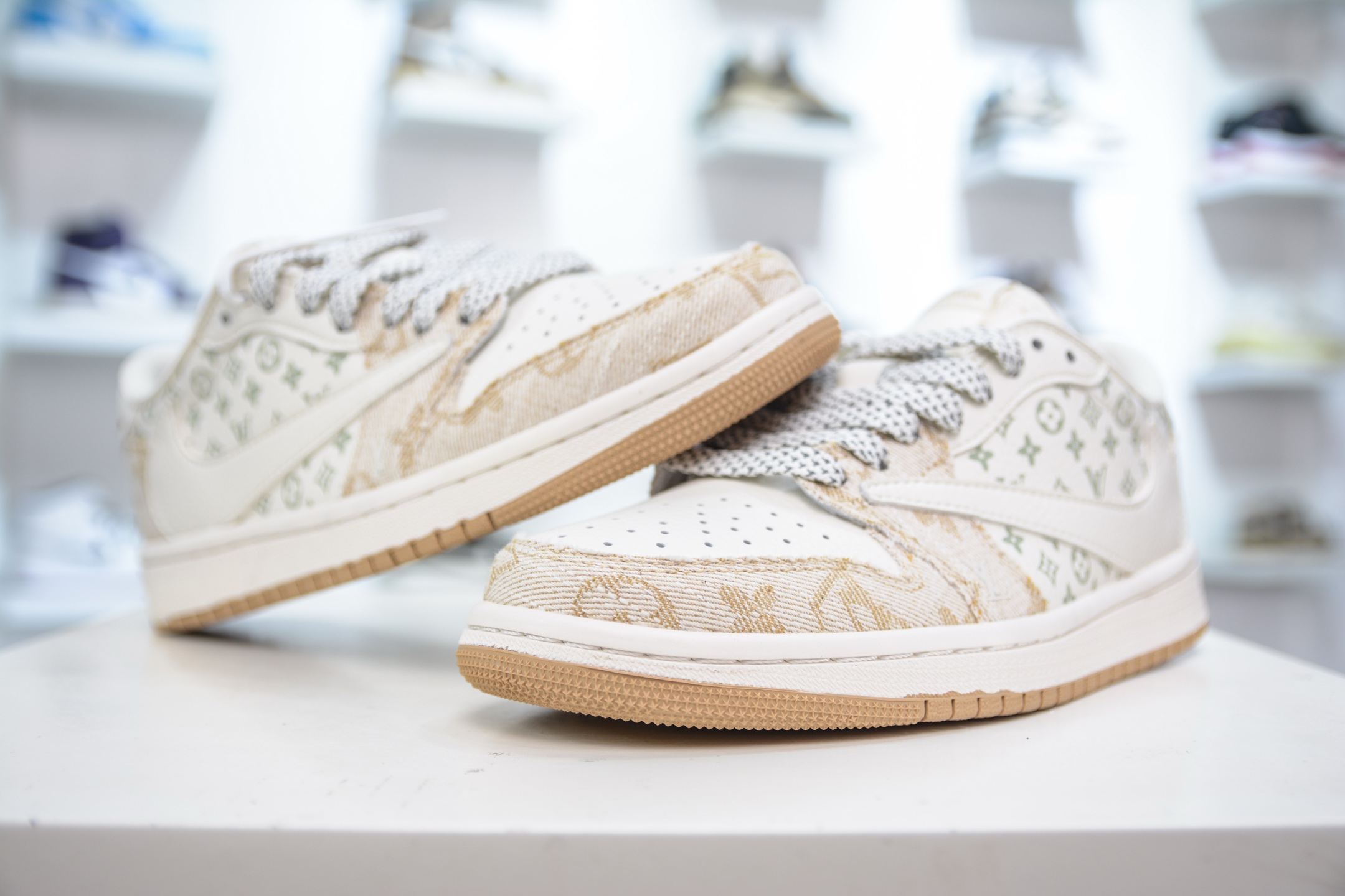 Travis Scott x Nike Air Jordan 1 Low x Louis Vuitton White Yellow Sneakers 4 i1749925036209 384 0 3