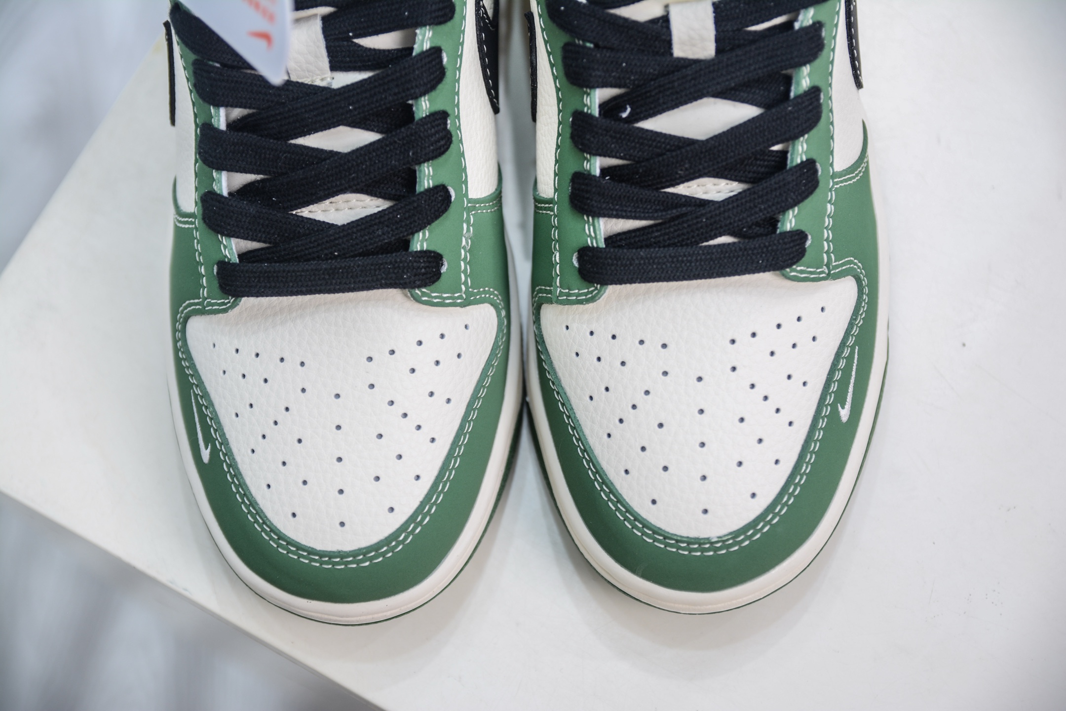 Nike SB Dunk Low x Gucci White Green Black Shoes (XD1588 213) 9 i1749925089552 6431 0 8