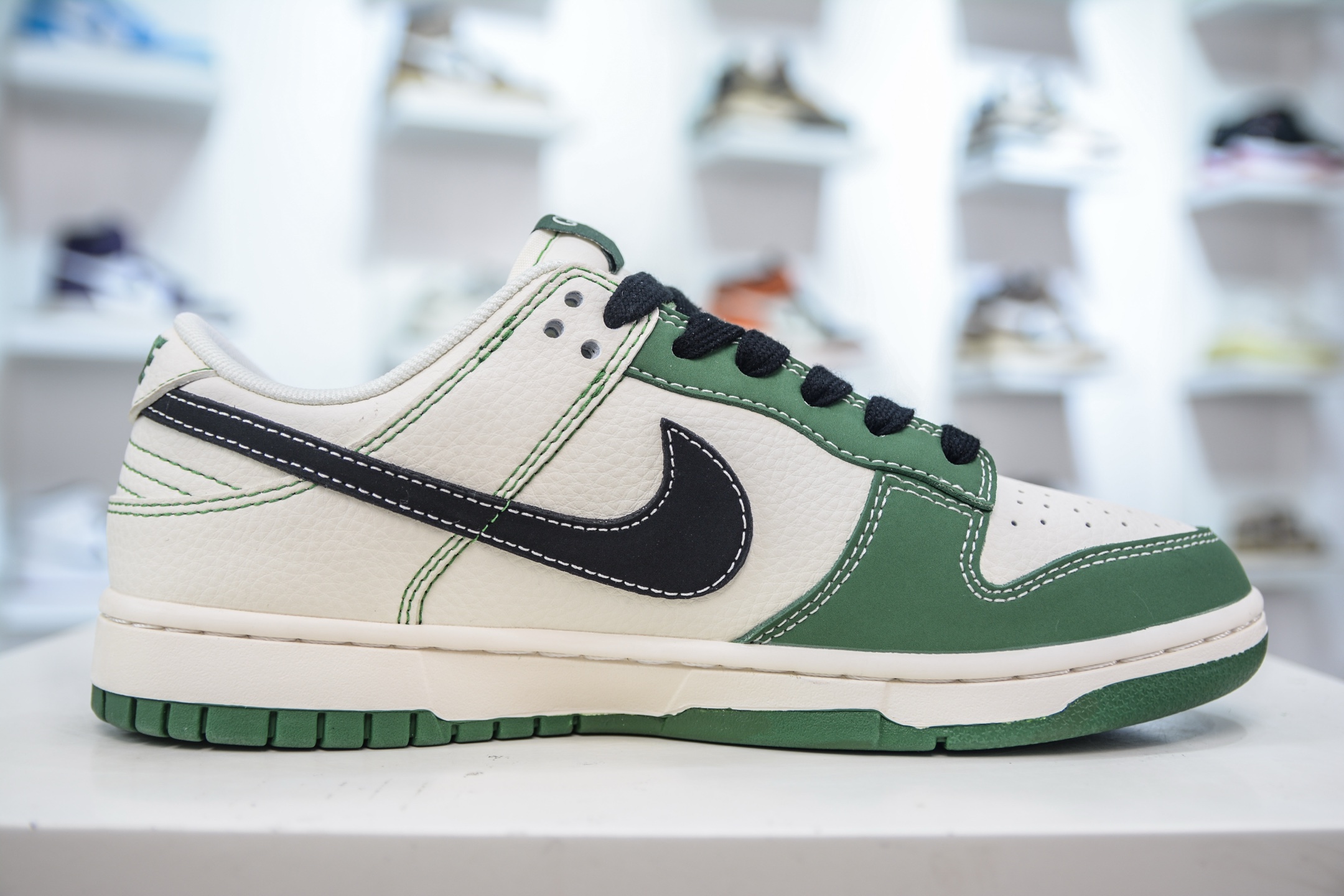 Nike SB Dunk Low x Gucci White Green Black Shoes (XD1588 213) 3 i1749925090744 1217 0 2