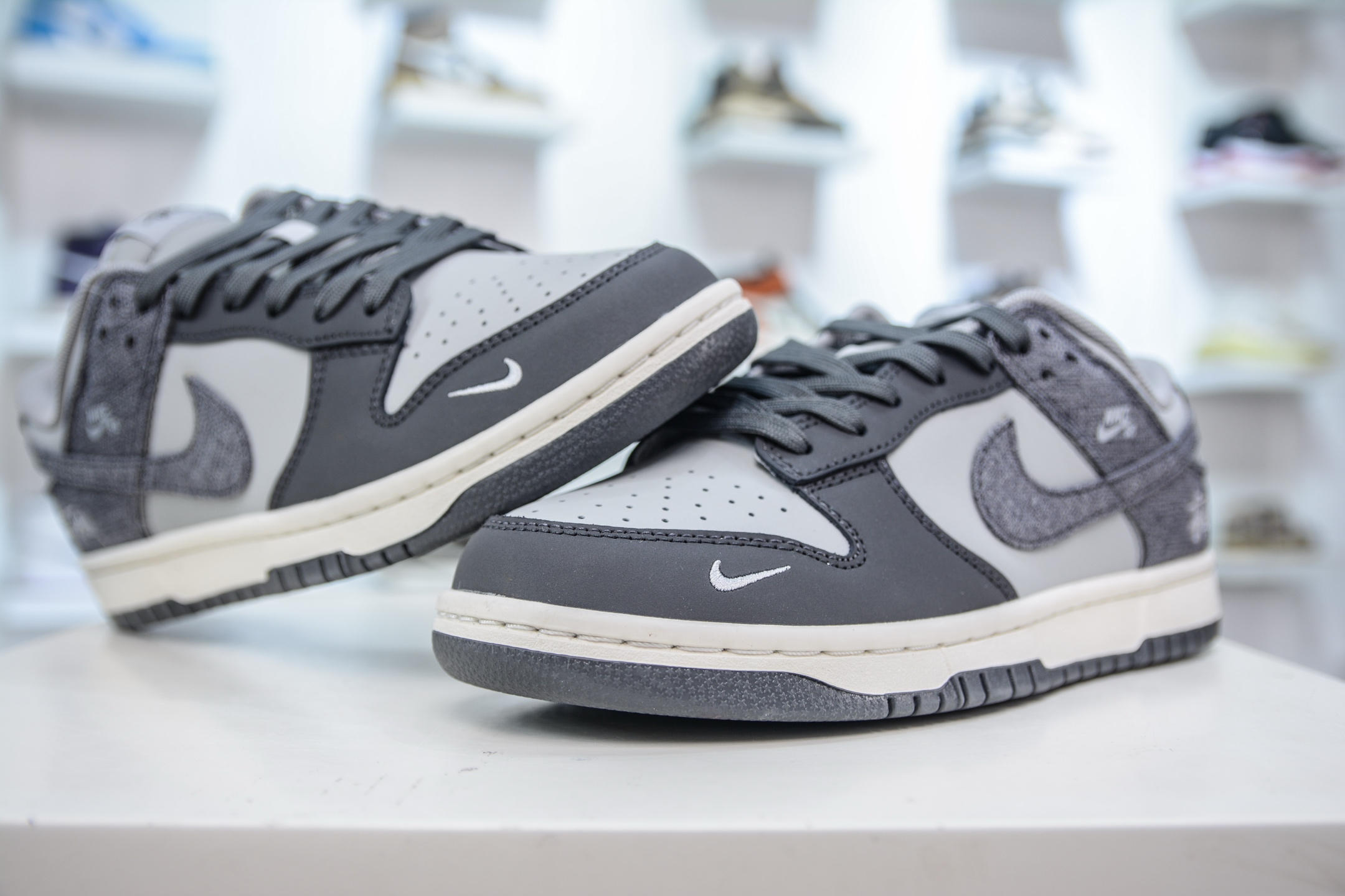 Nike SB Dunk Low x Stussy Denim Grey: Premium Comfort and Style 4 i1749925142813 1834 0 3