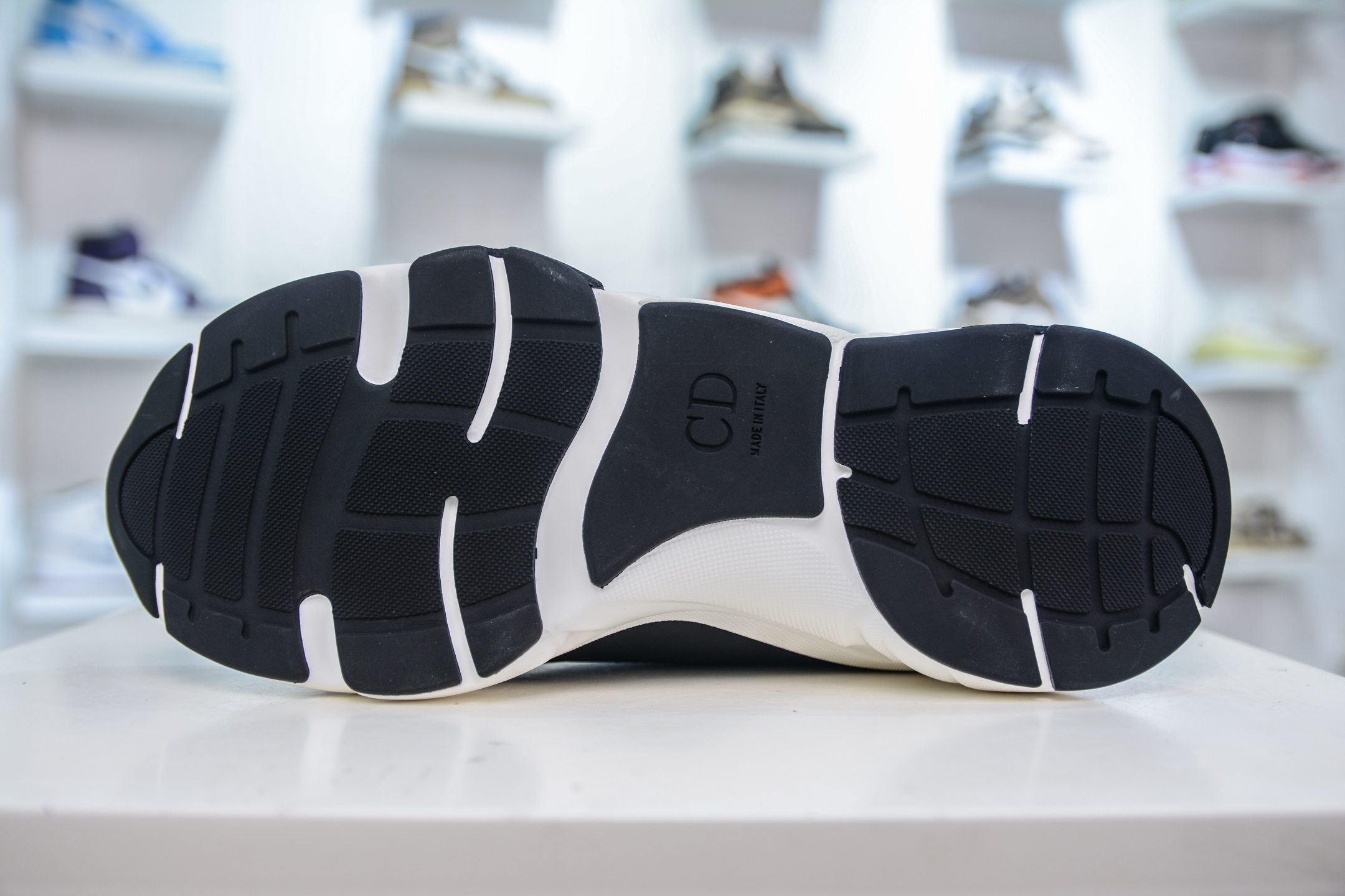 Dior B22 Men's Trainer Sneakers - Black Leather & Mesh, Chunky Sole 6 i1749925191300 2249 0 4